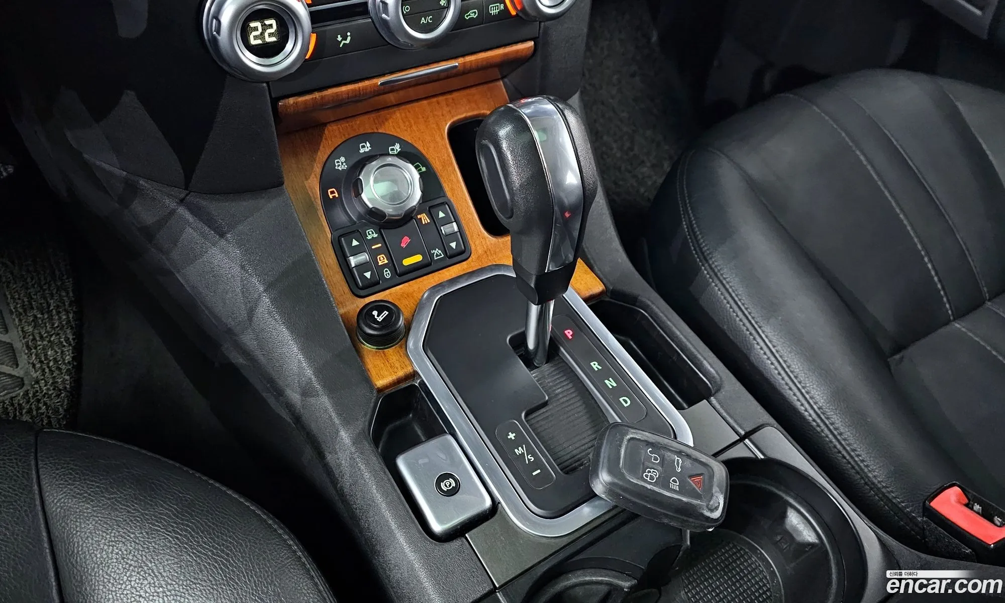 Land Rover Discovery 4 2010 SALLAAA1000000000 — 8