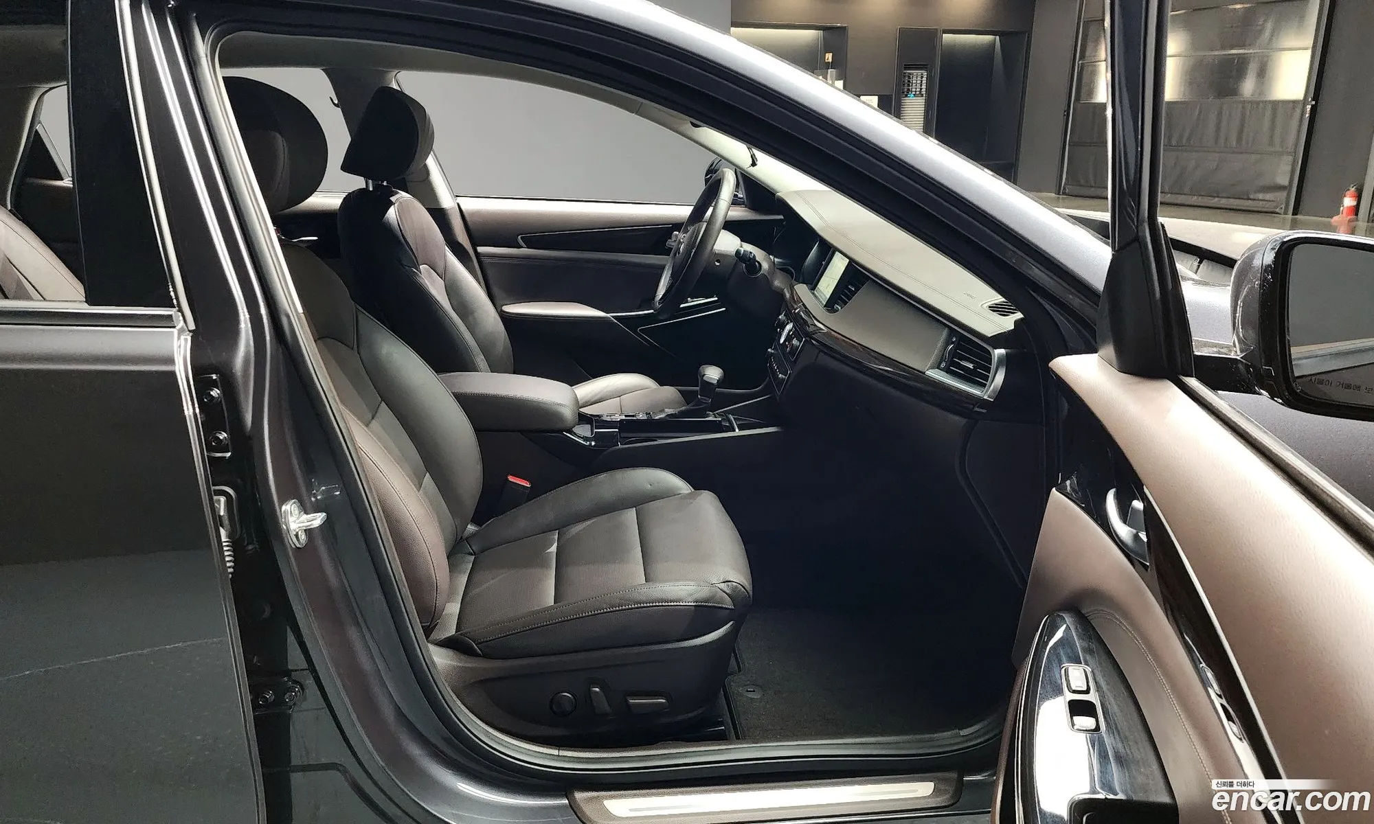 Kia K7 2019 — 18