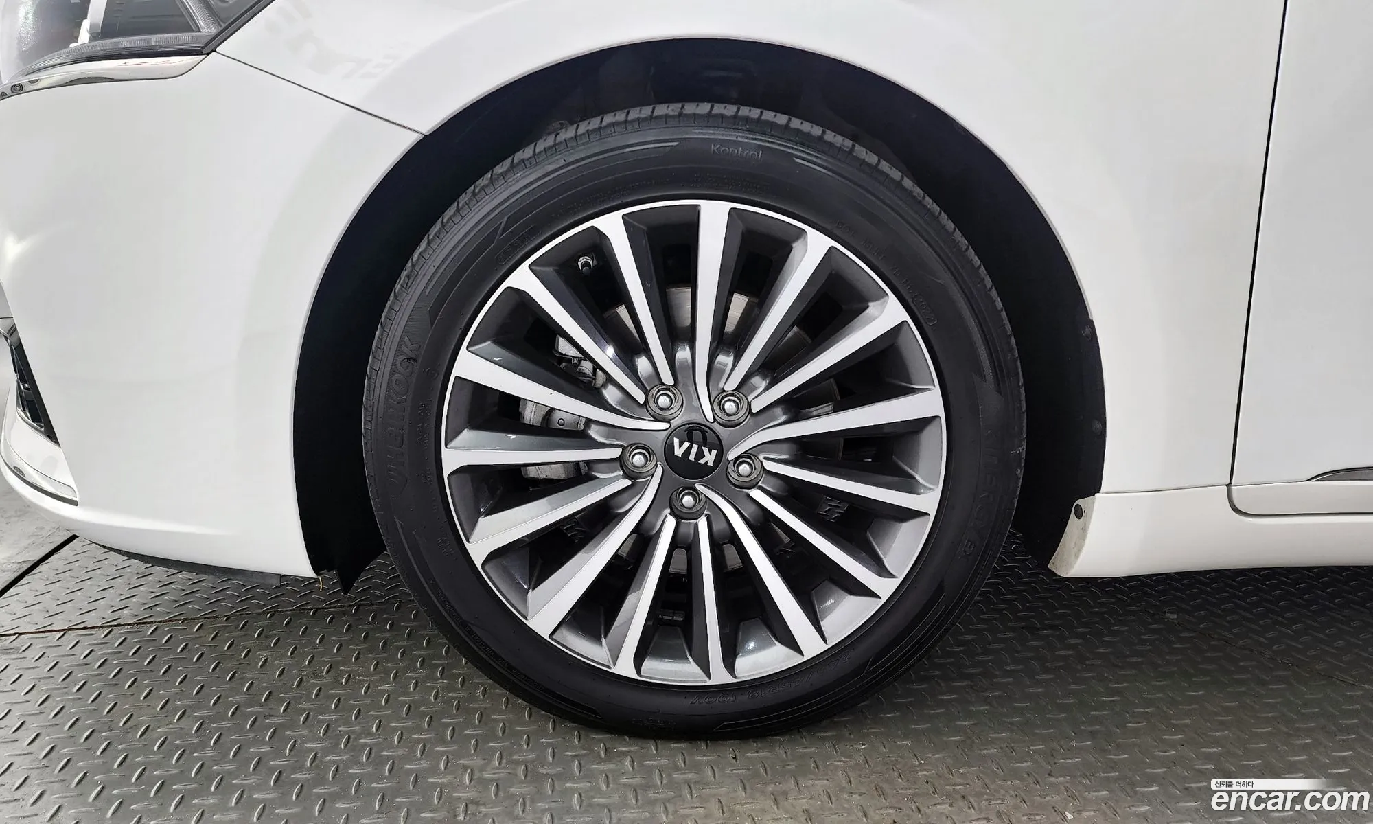 Kia K7 2017 — 14