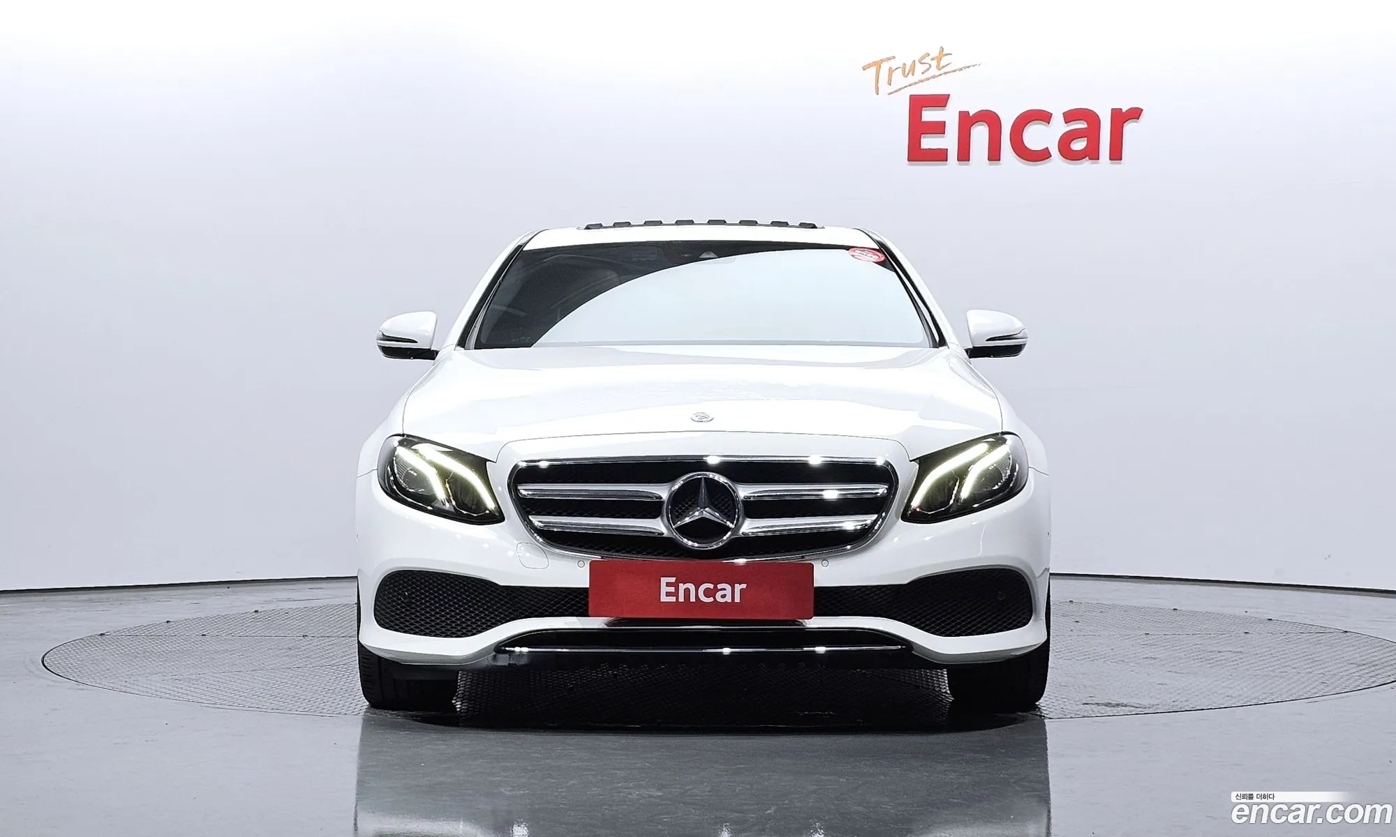 Mercedes-Benz E-Class W213 2018 WDDZF4CB1JA424282 — 14