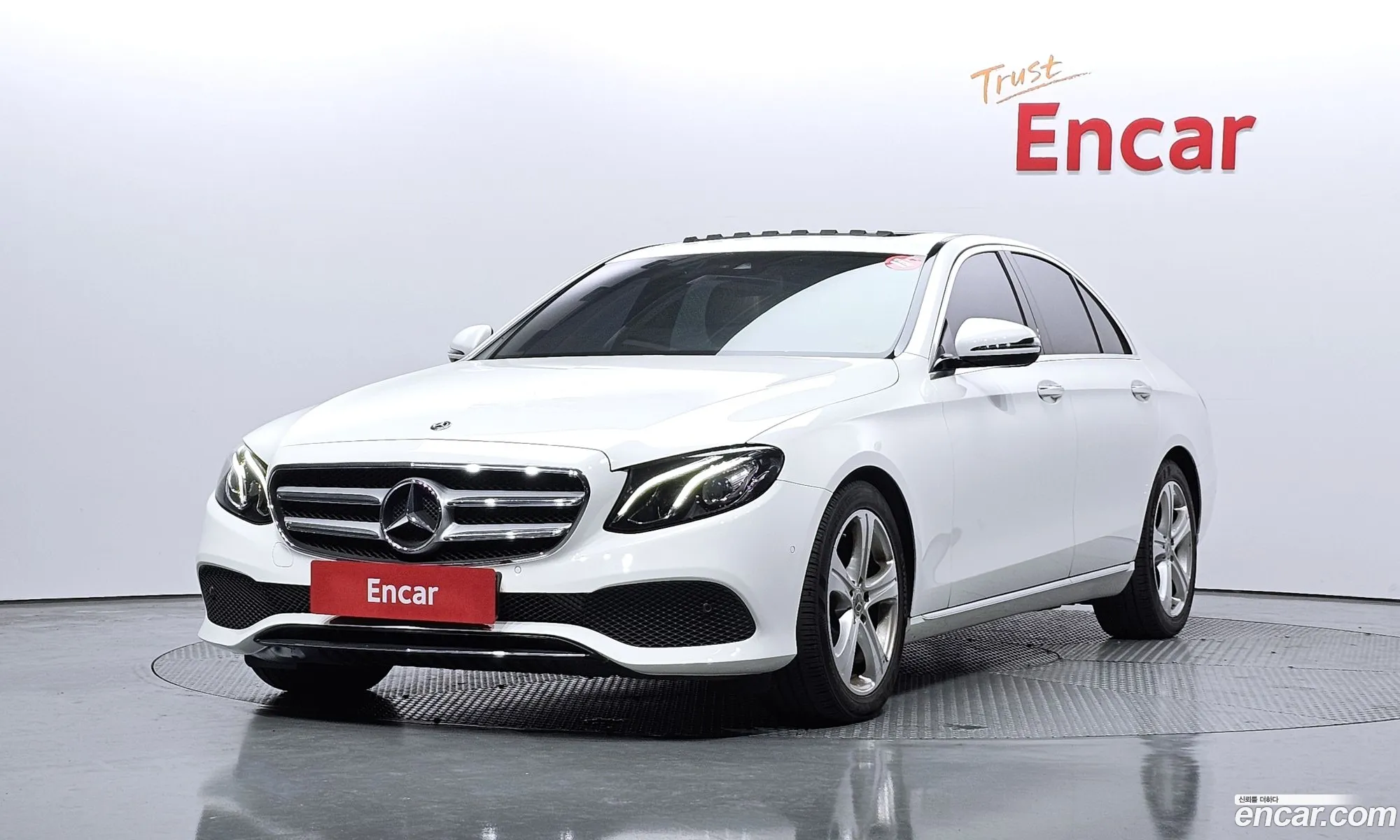 Mercedes-Benz E-Class W213 2018 WDDZF4CB1JA424282 — 10