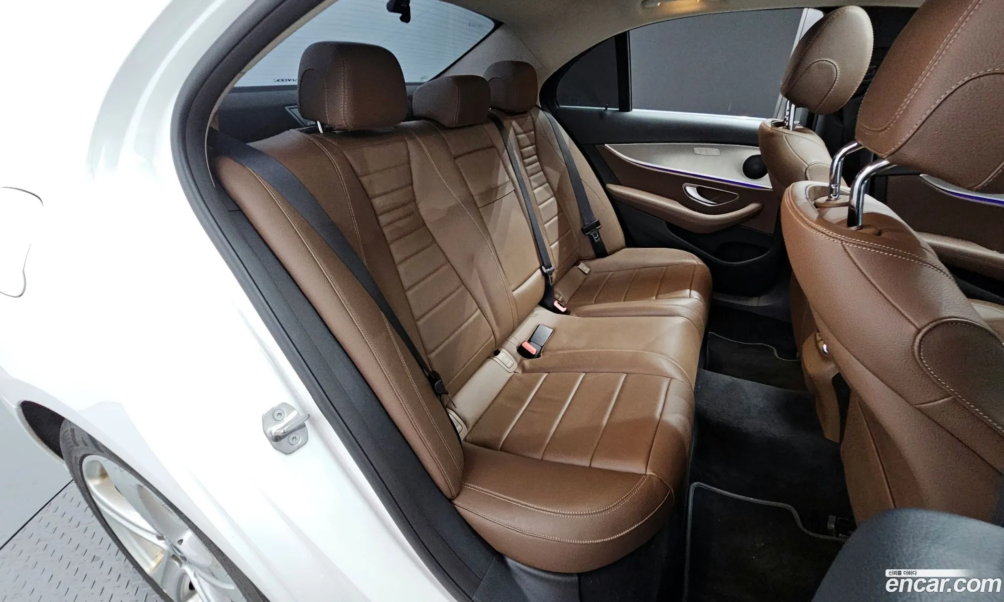 Mercedes-Benz E-Class W213 2018 WDDZF4CB1JA424282 — 16