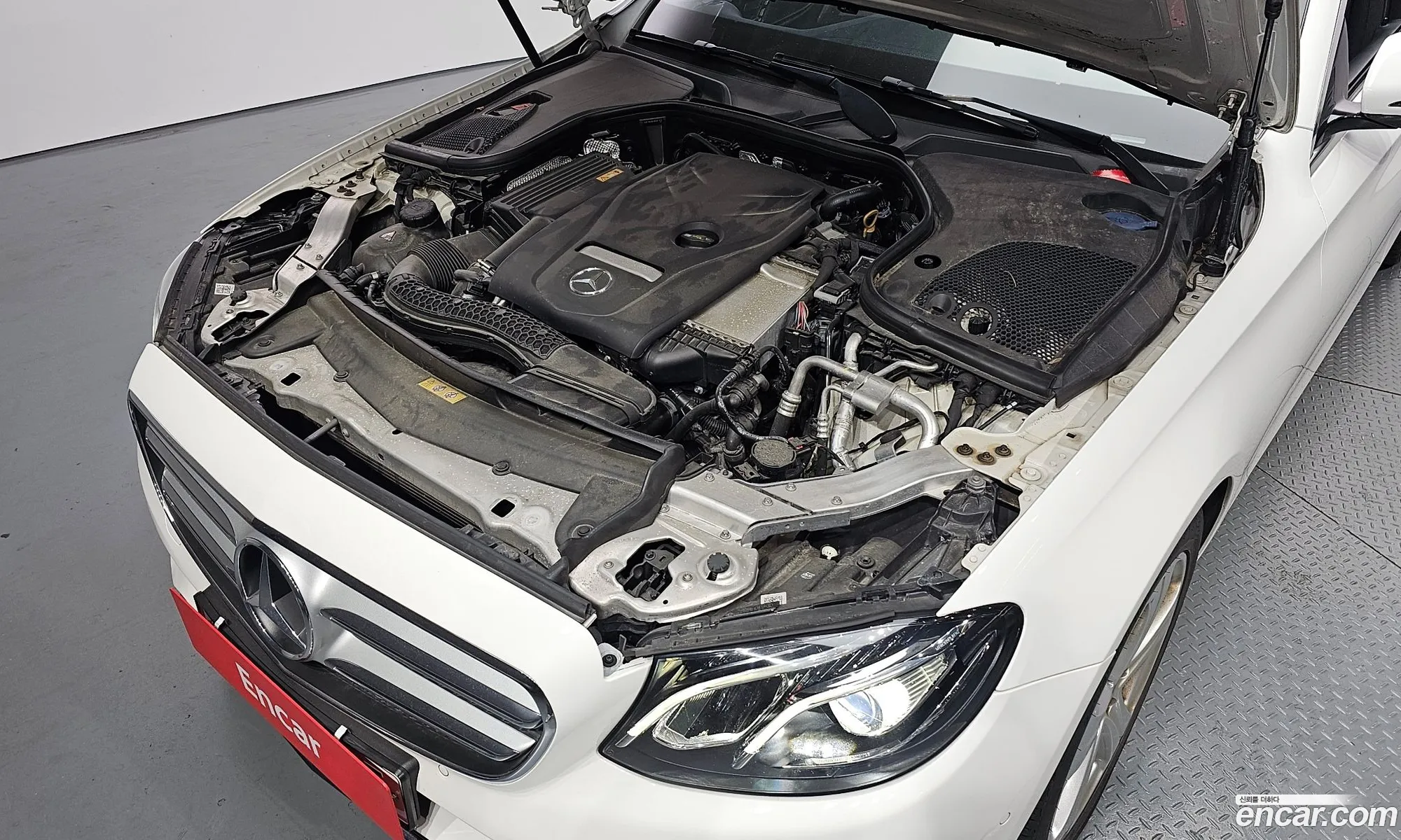 Mercedes-Benz E-Class W213 2018 WDDZF4CB1JA424282 — 17