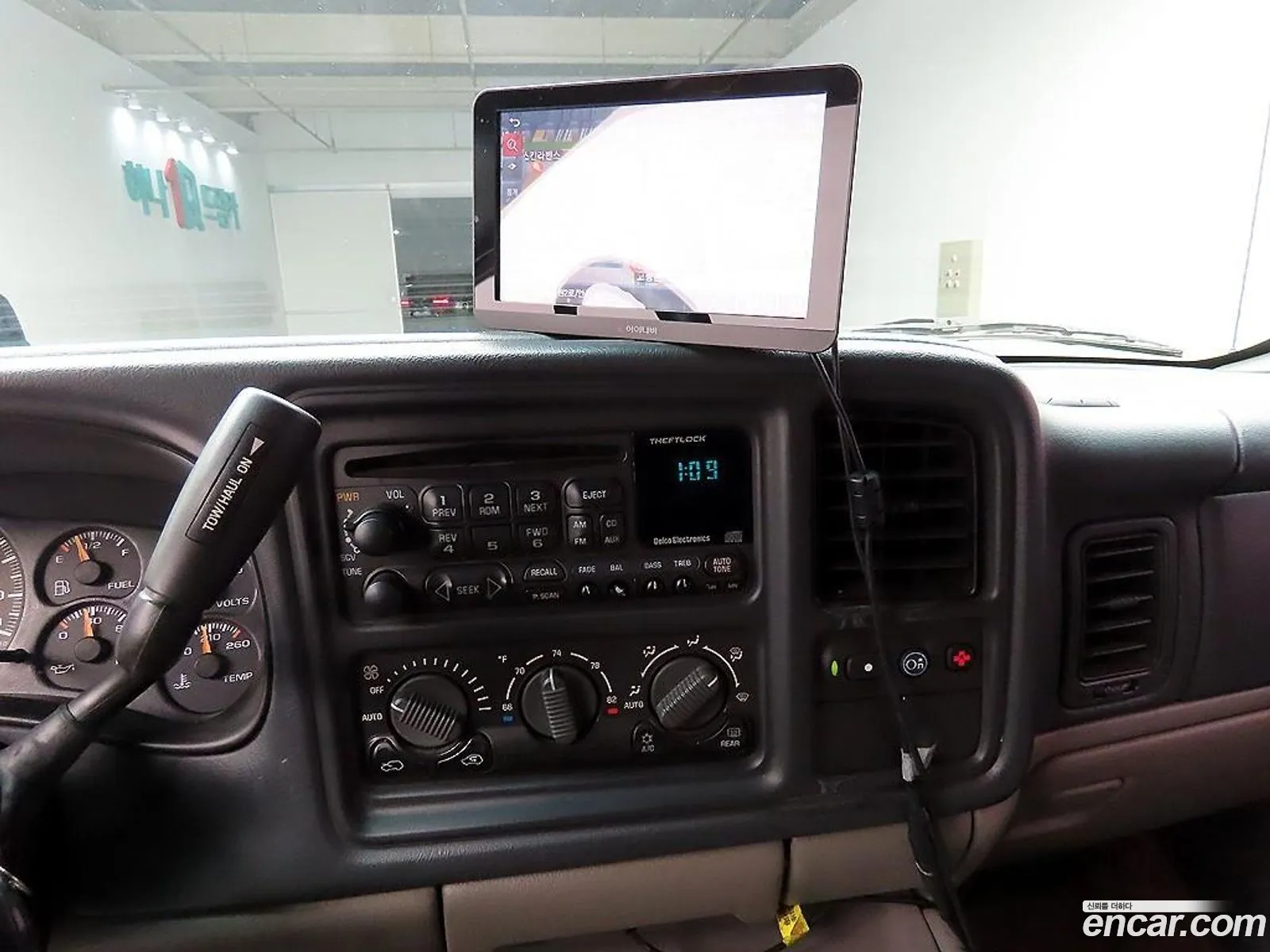 Chevrolet Tahoe 2000 — 19