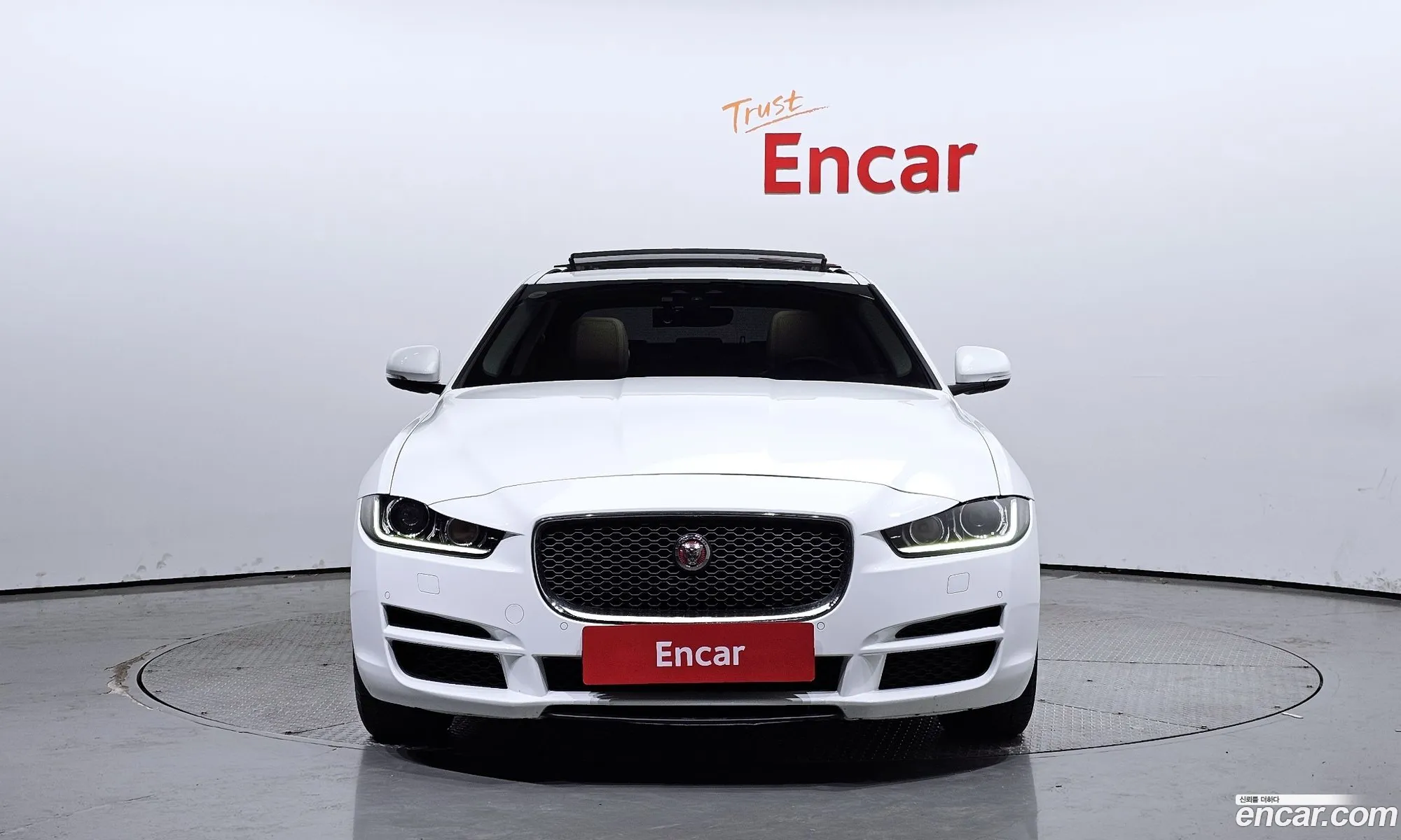 Jaguar XE 2019 SAJAB4BN6KCP45031 — 19