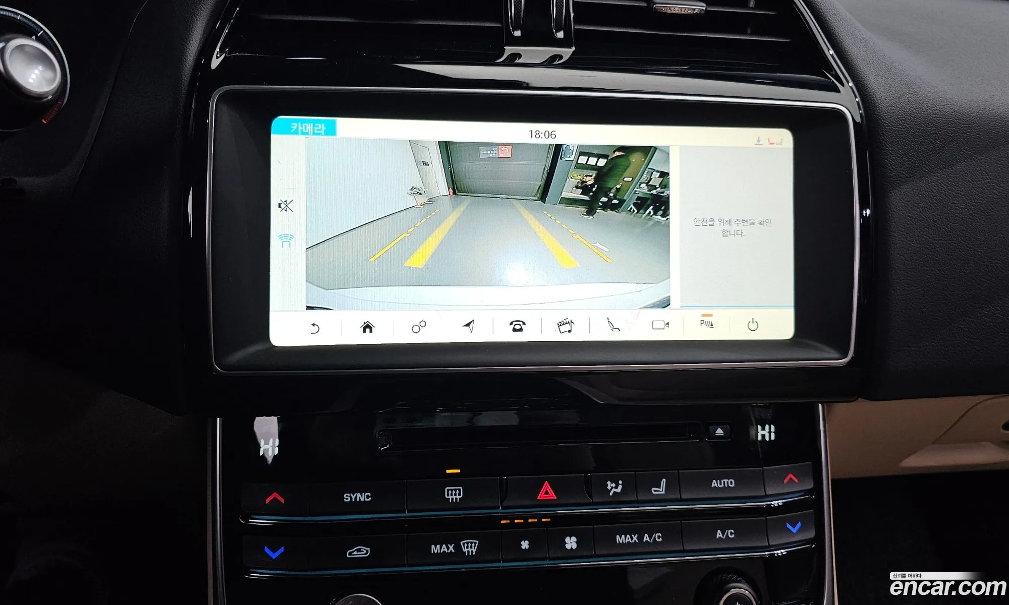 Jaguar XE 2019 SAJAB4BN6KCP45031 — 13