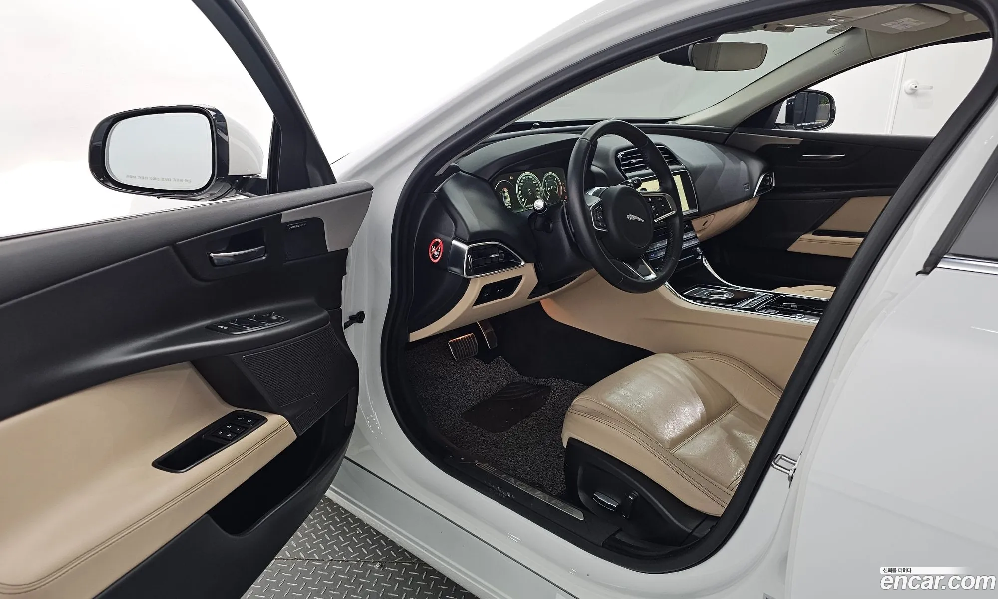 Jaguar XE 2019 SAJAB4BN6KCP45031 — 11