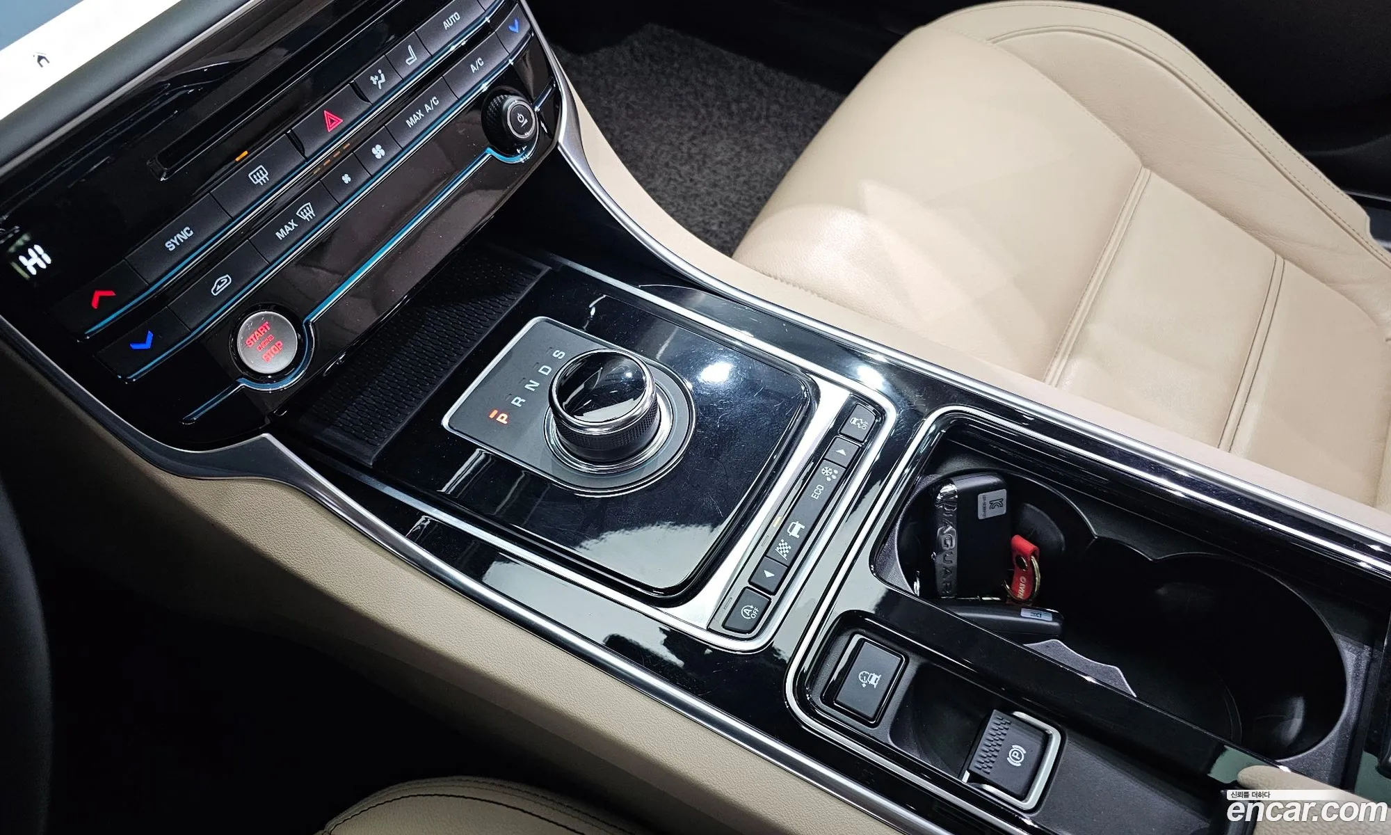 Jaguar XE 2019 SAJAB4BN6KCP45031 — 9