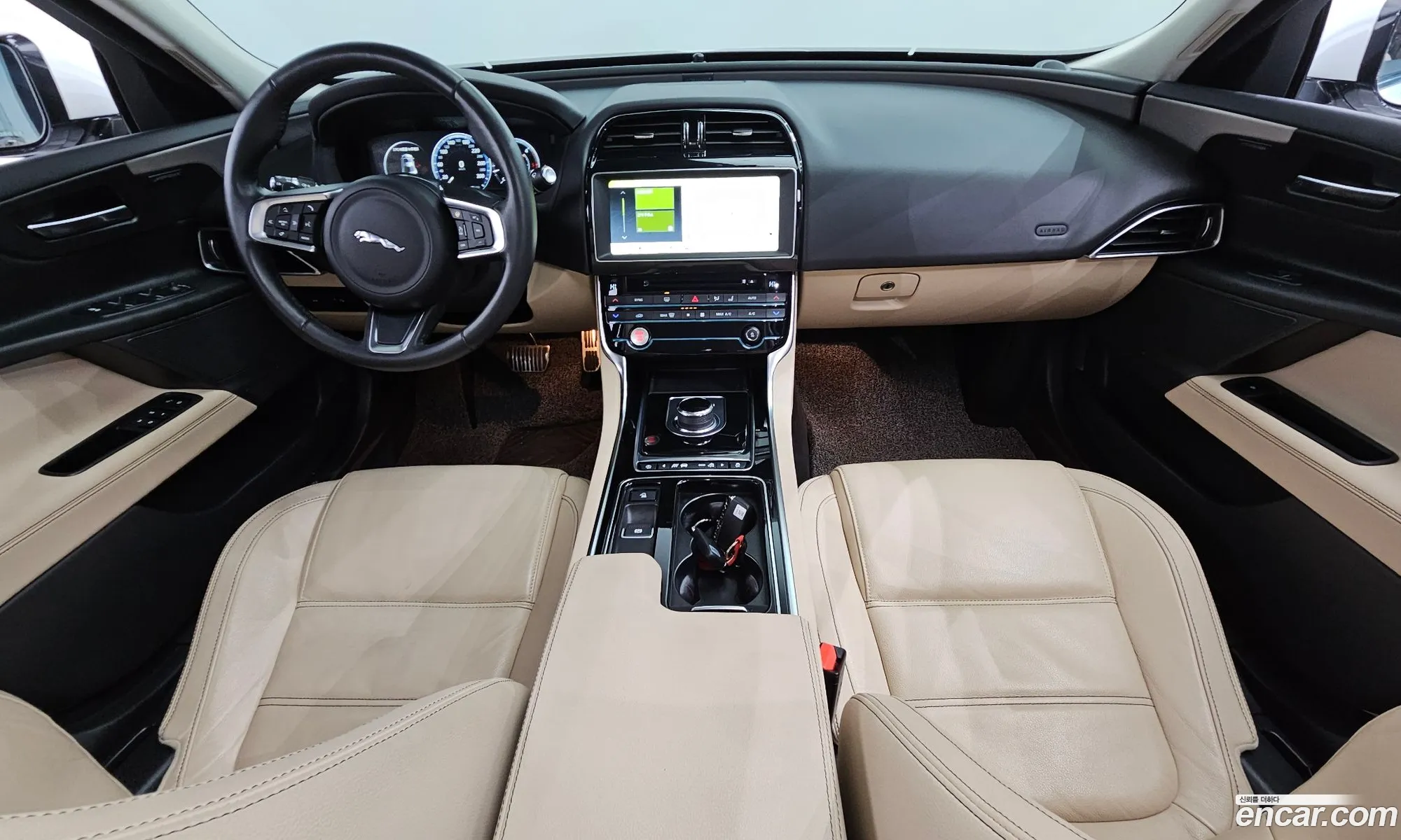 Jaguar XE 2019 SAJAB4BN6KCP45031 — 2