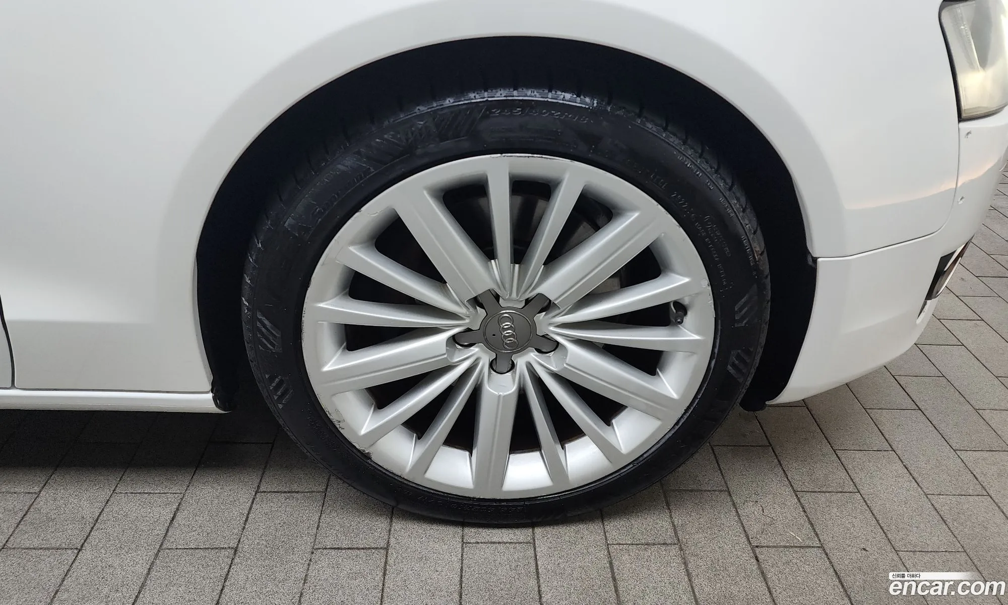 Audi A5 2011 WAUZZZ8F6BN023375 — 2