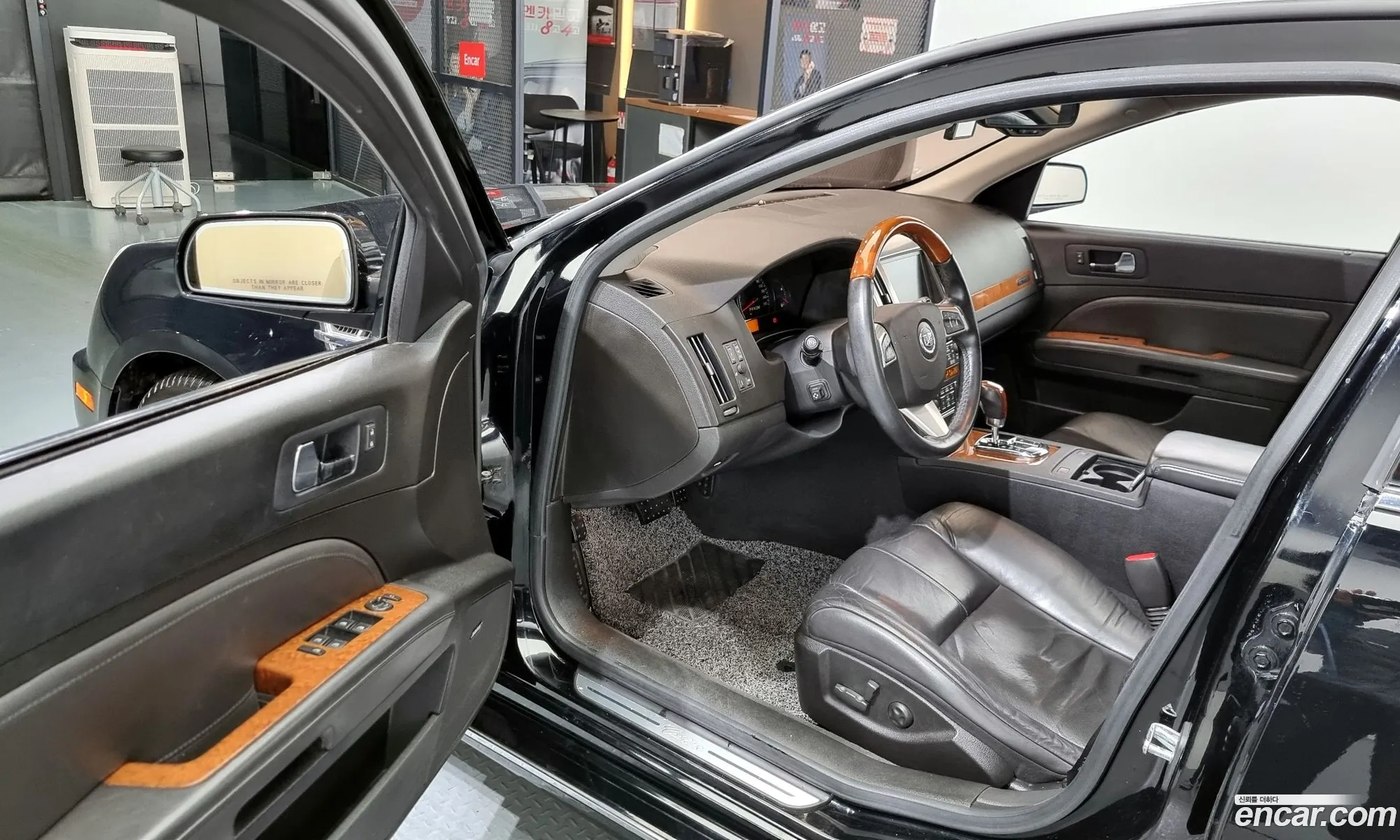 Cadillac STS 2011 1G6D86ED8B0146984 — 5