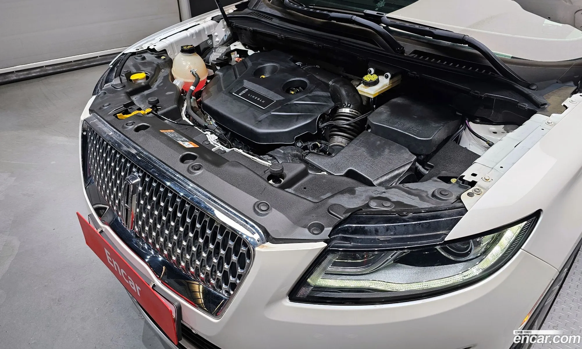 Lincoln MKC 2019 5LMCJ3D97KUL37094 — 12