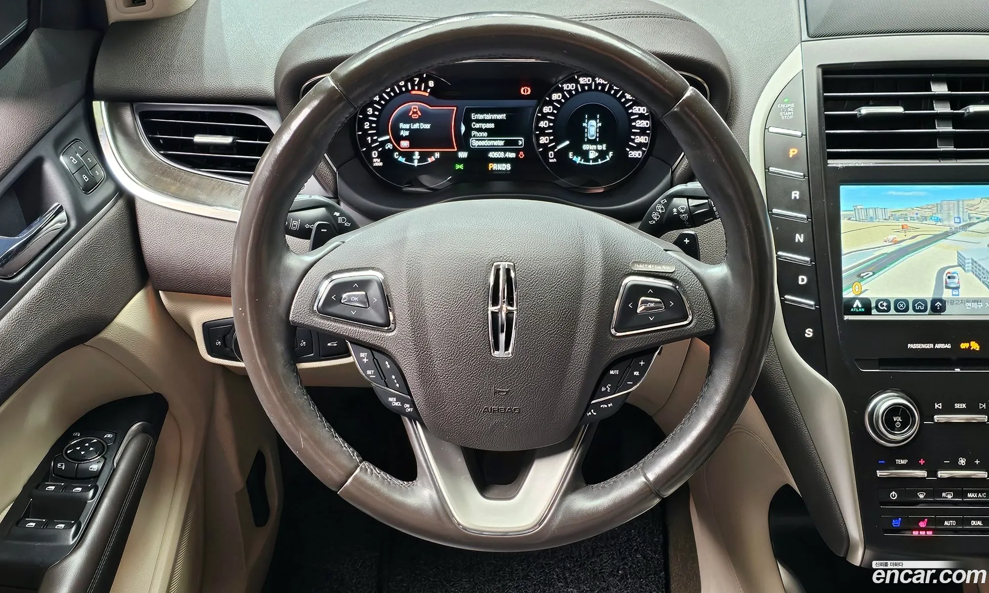 Lincoln MKC 2019 5LMCJ3D97KUL37094 — 17