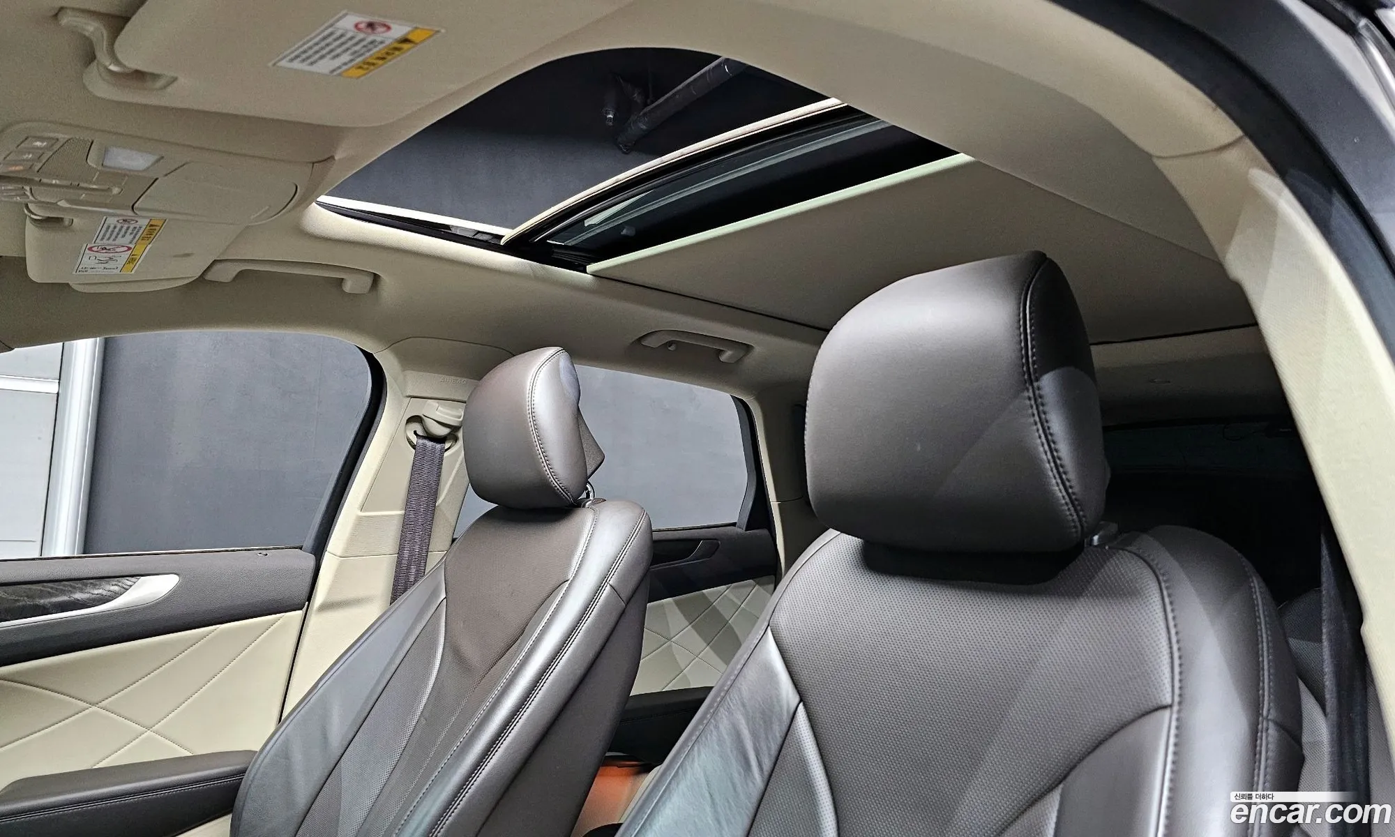 Lincoln MKC 2019 5LMCJ3D97KUL37094 — 14