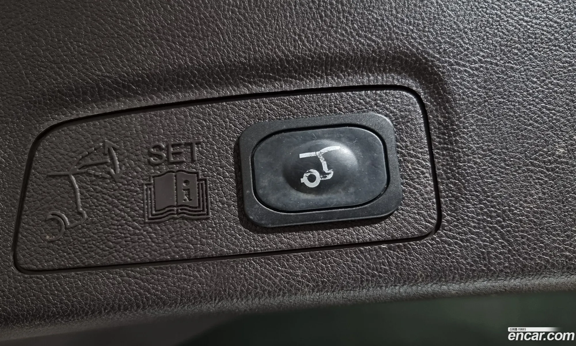 Lincoln MKC 2019 5LMCJ3D97KUL37094 — 7