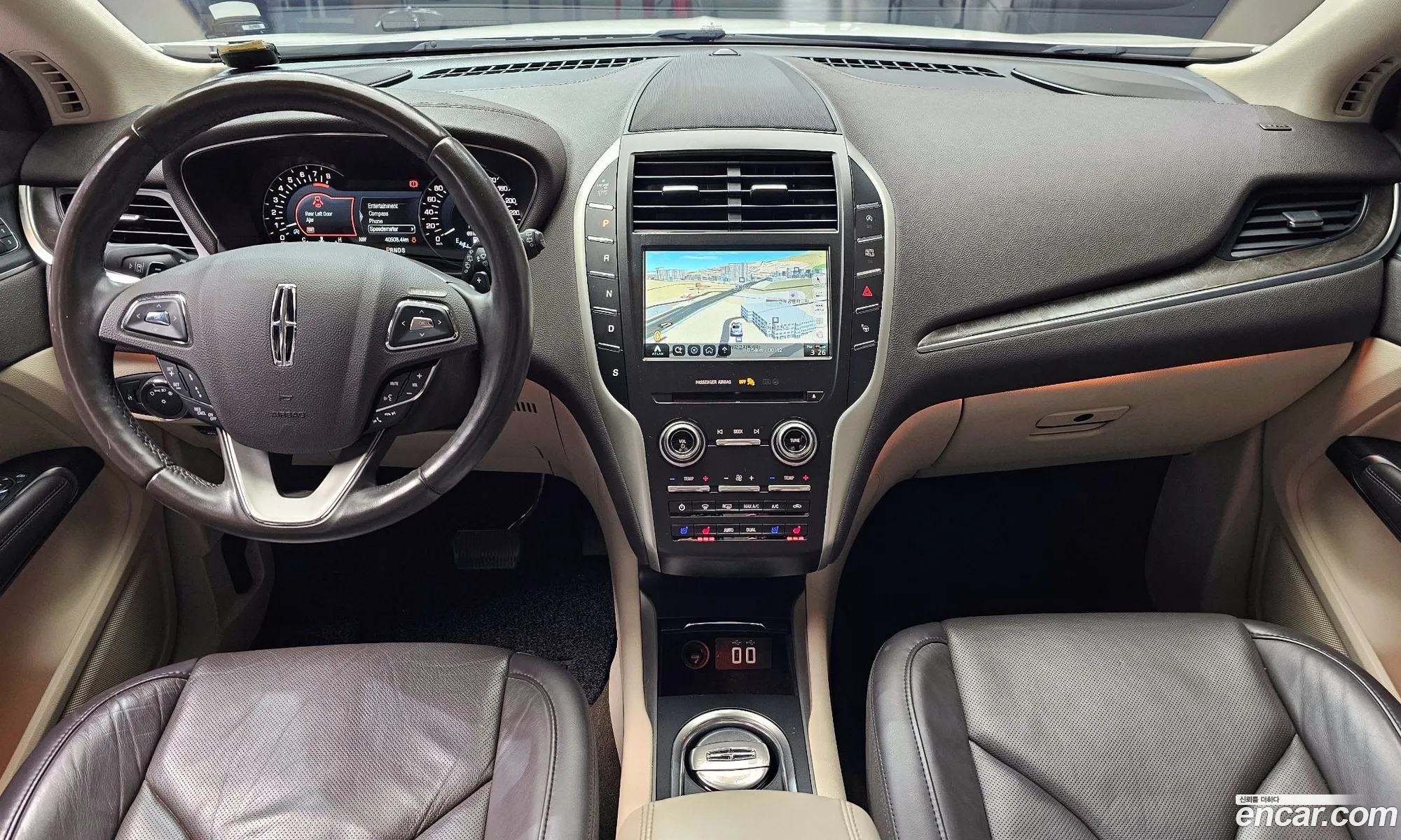 Lincoln MKC 2019 5LMCJ3D97KUL37094 — 19