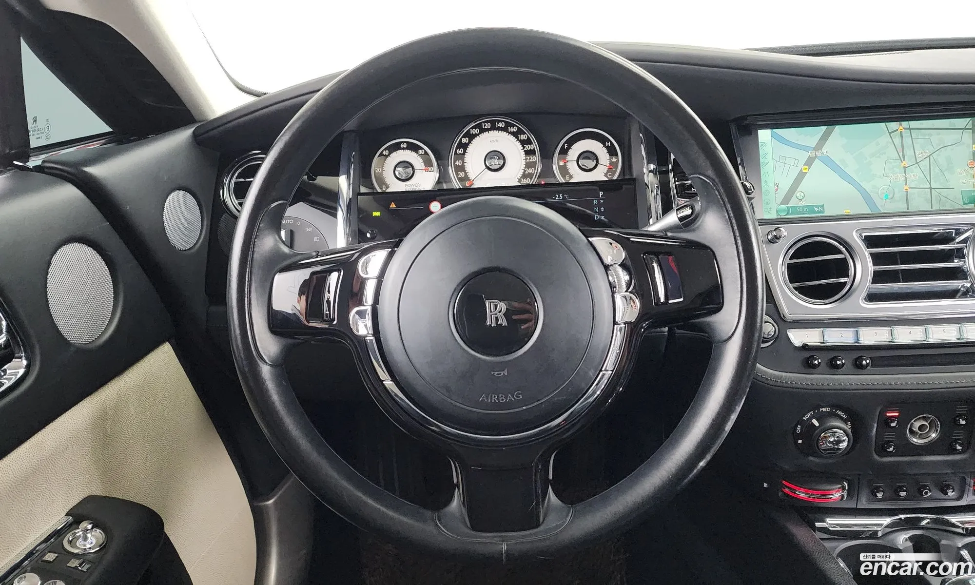 Rolls-Royce Wraith 2015 18181818818181818 — 13