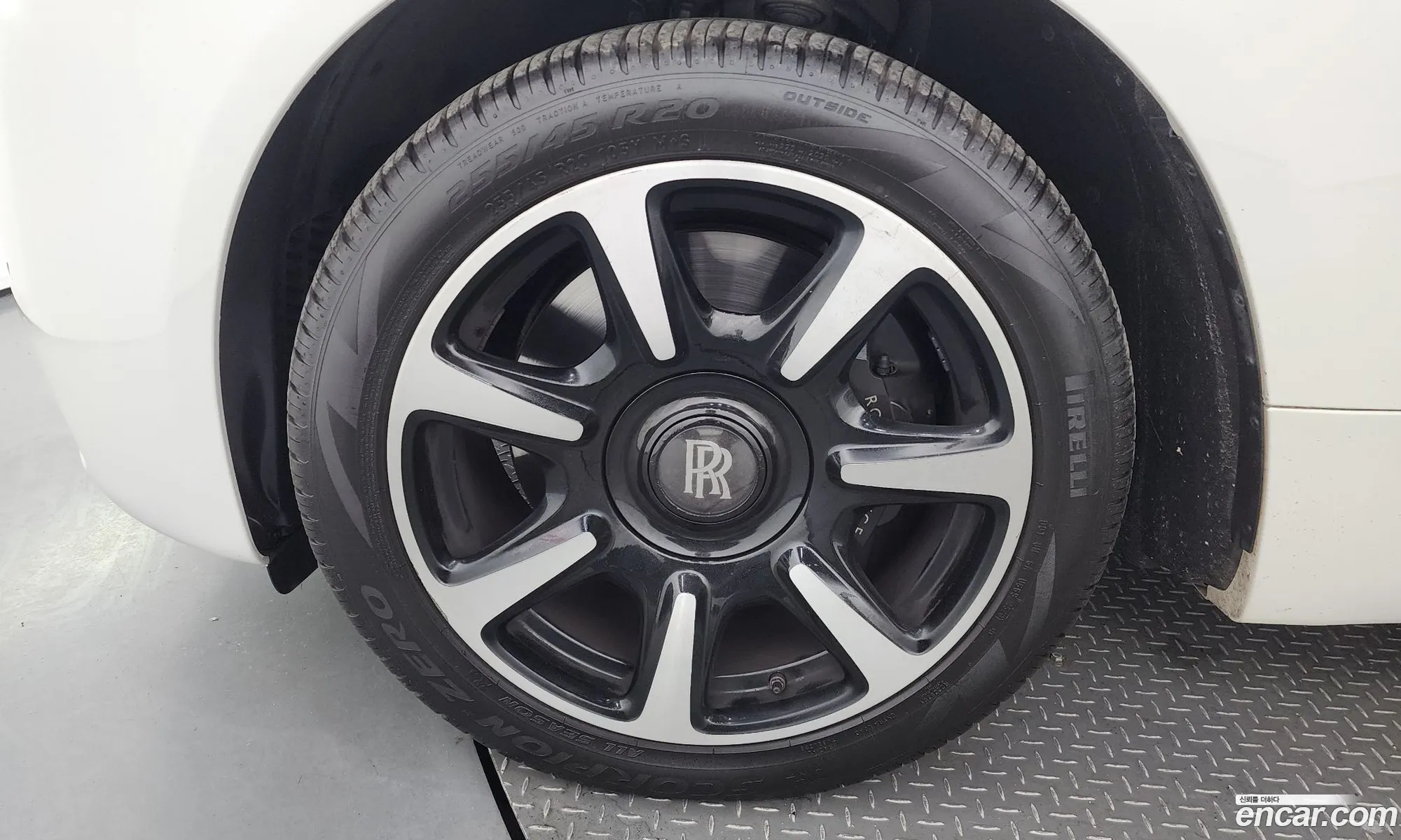 Rolls-Royce Wraith 2015 18181818818181818 — 5