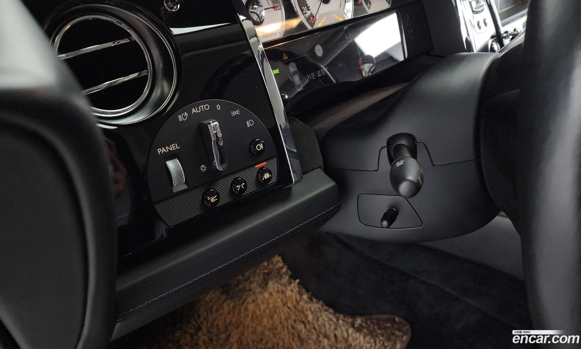 Rolls-Royce Wraith 2015 18181818818181818 — 19