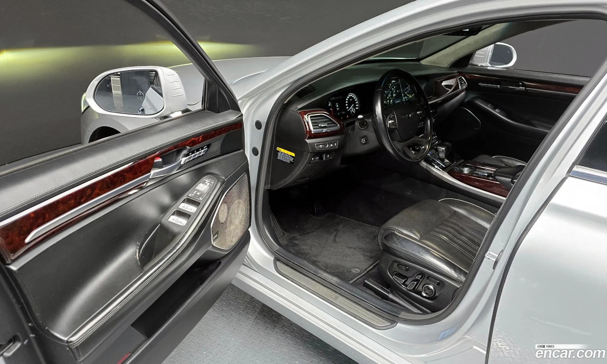 Genesis EQ900 2016 — 14