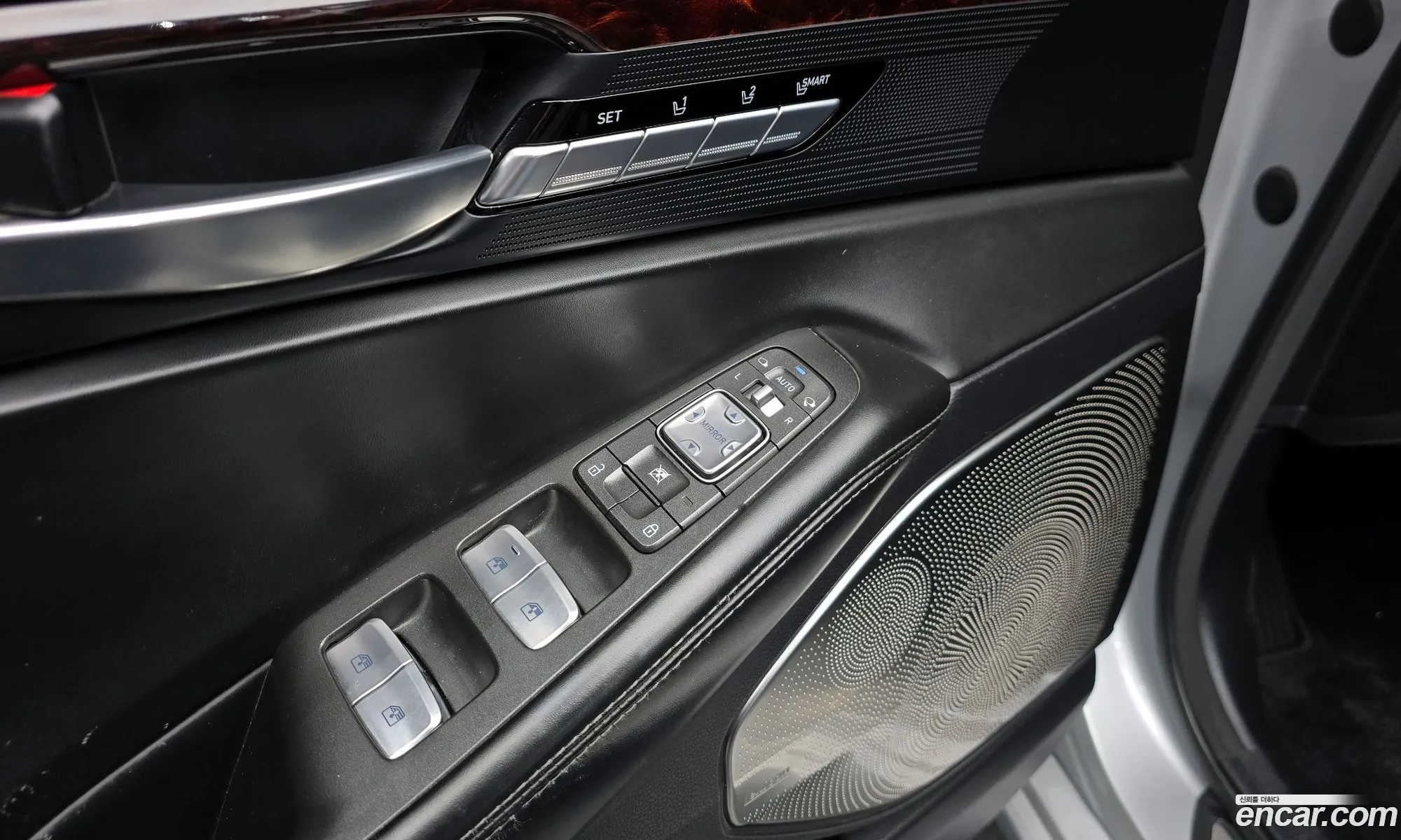 Genesis EQ900 2016 — 19