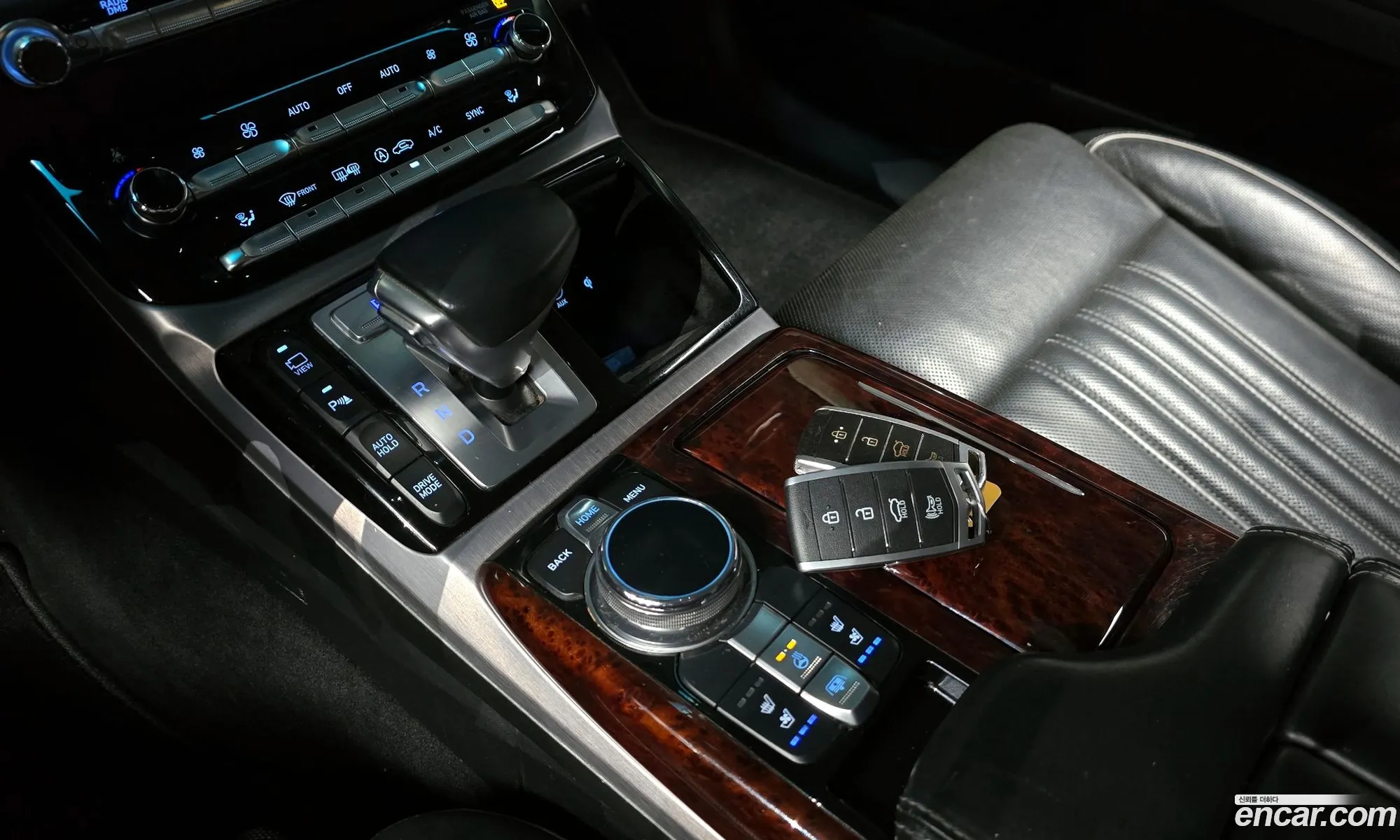 Genesis EQ900 2016 — 2