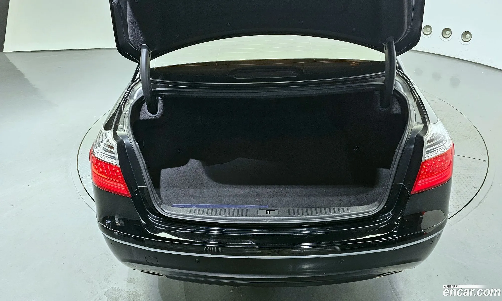 Hyundai Genesis 2010 — 11