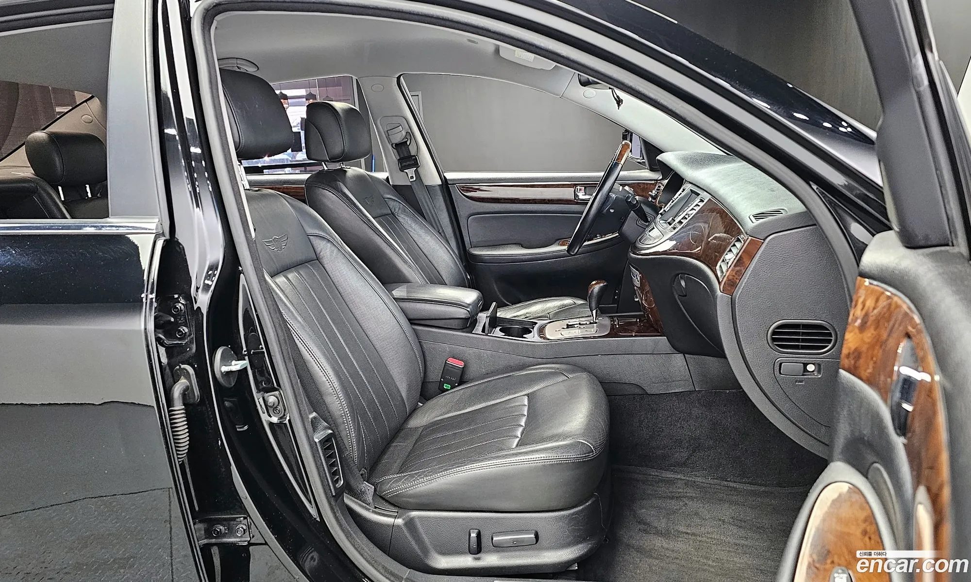 Hyundai Genesis 2010 — 12