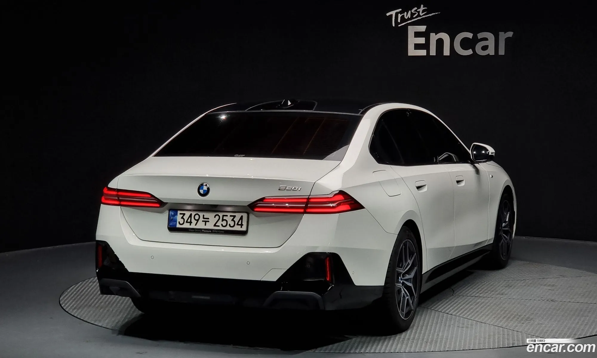 BMW 5 Series 2023 — 9