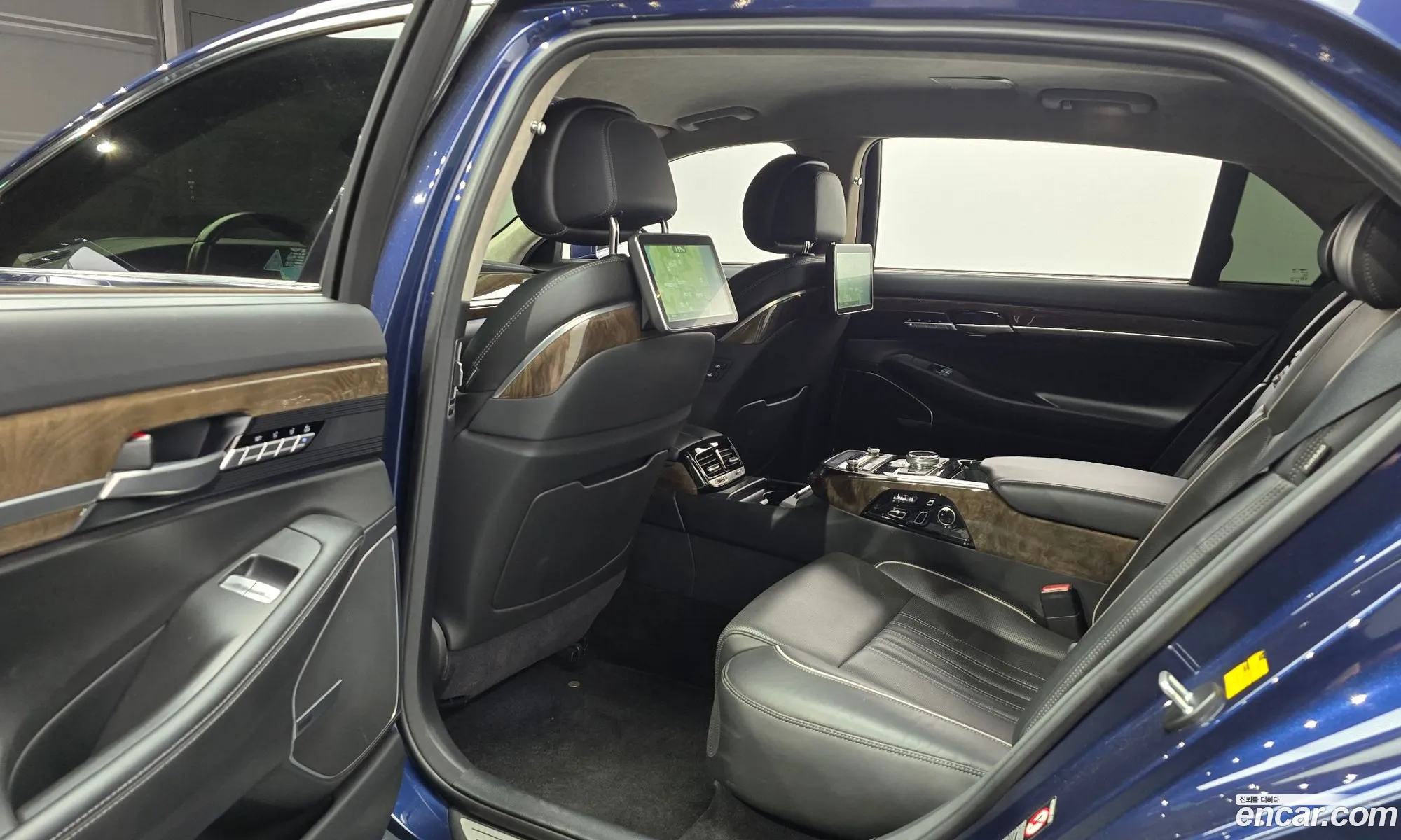 Genesis EQ900 2016 — 3