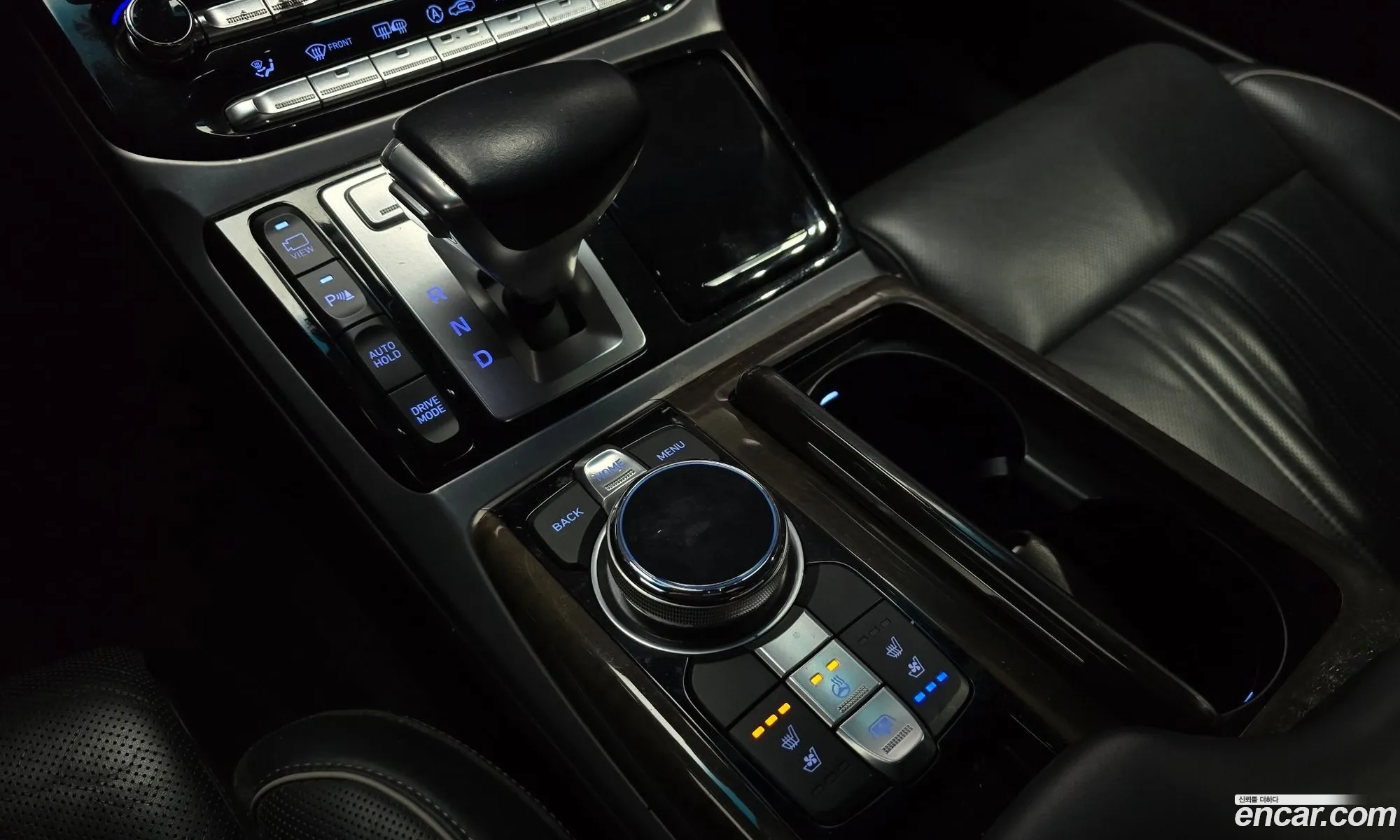 Genesis EQ900 2016 — 19