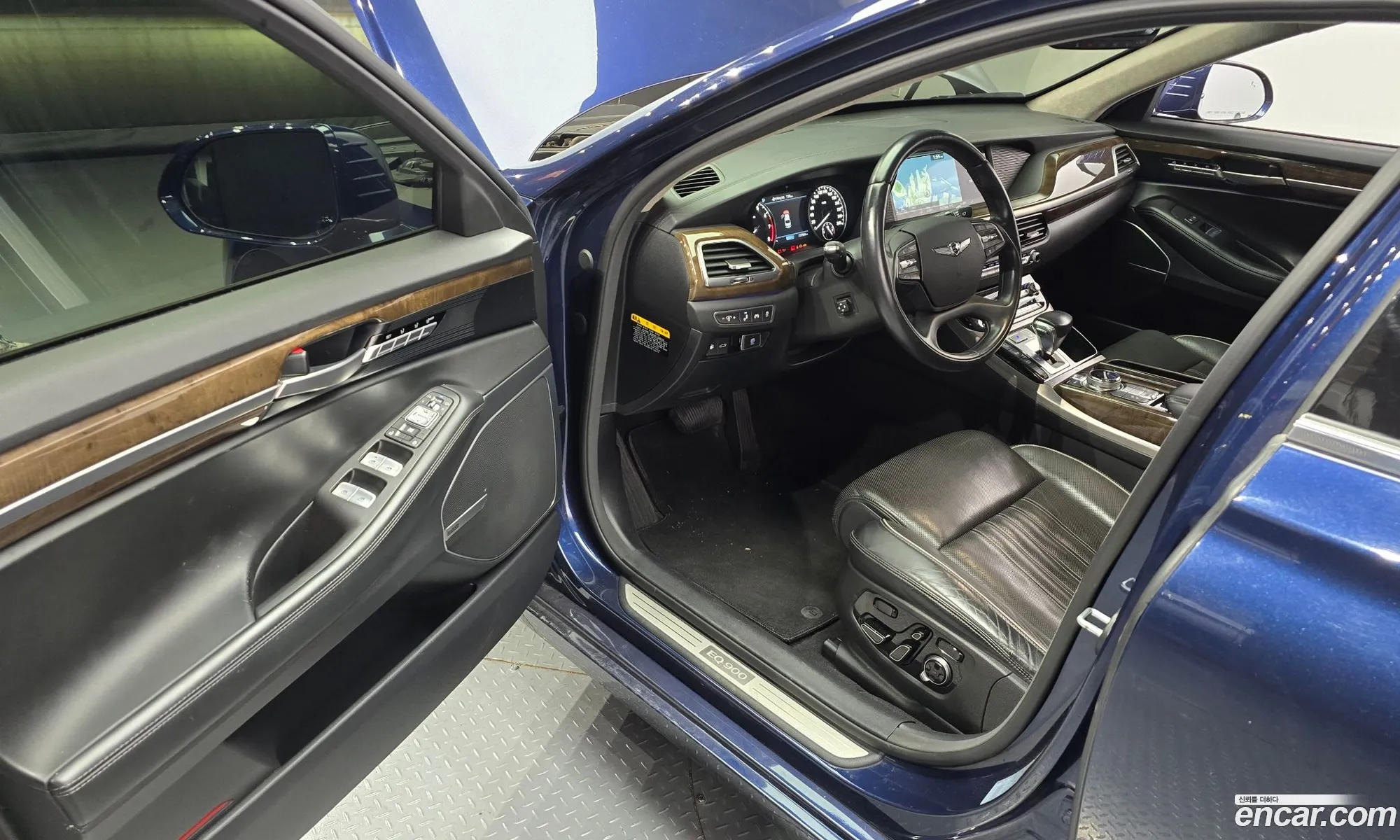Genesis EQ900 2016 — 17