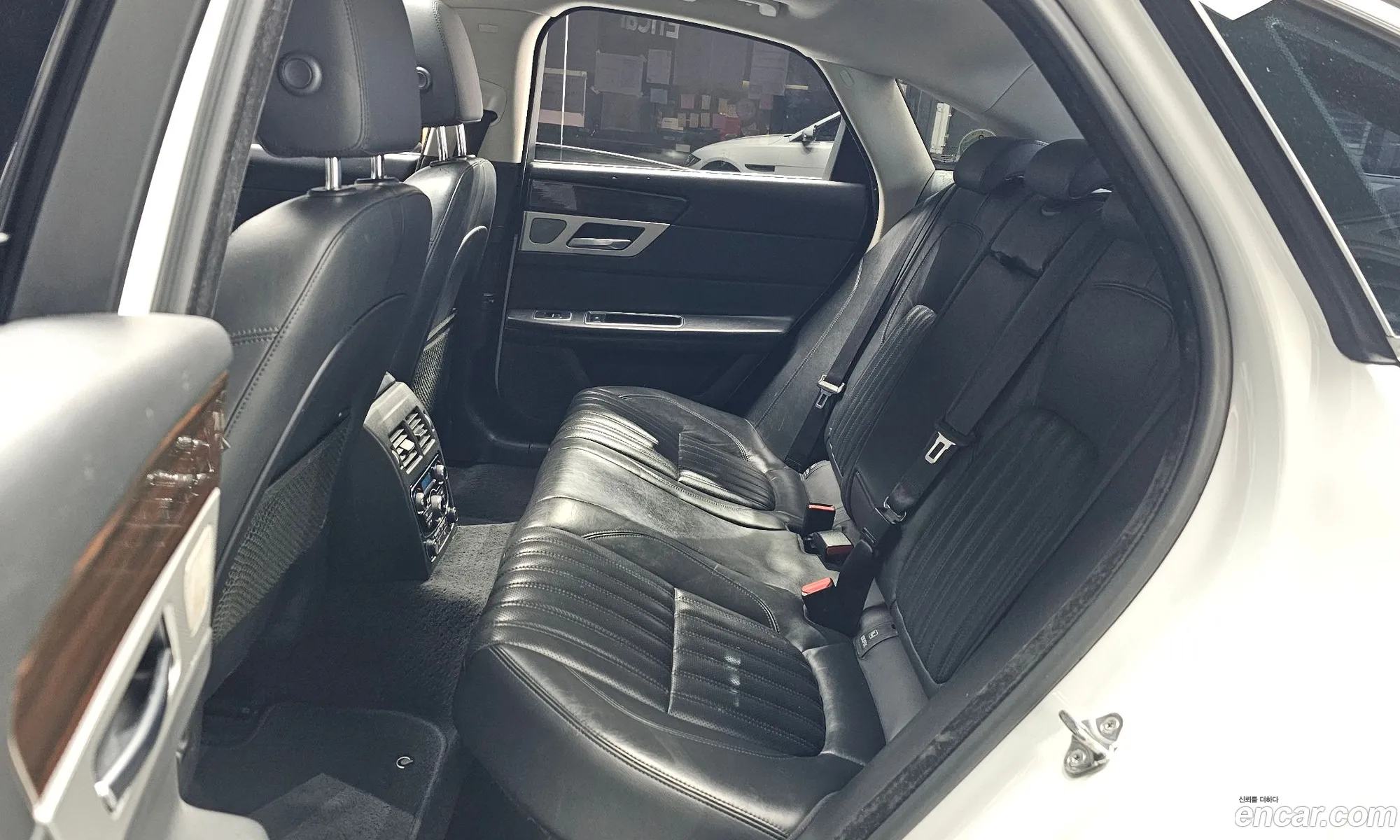 Jaguar XF 2016 SAJBB4BN1HCY35250 — 4
