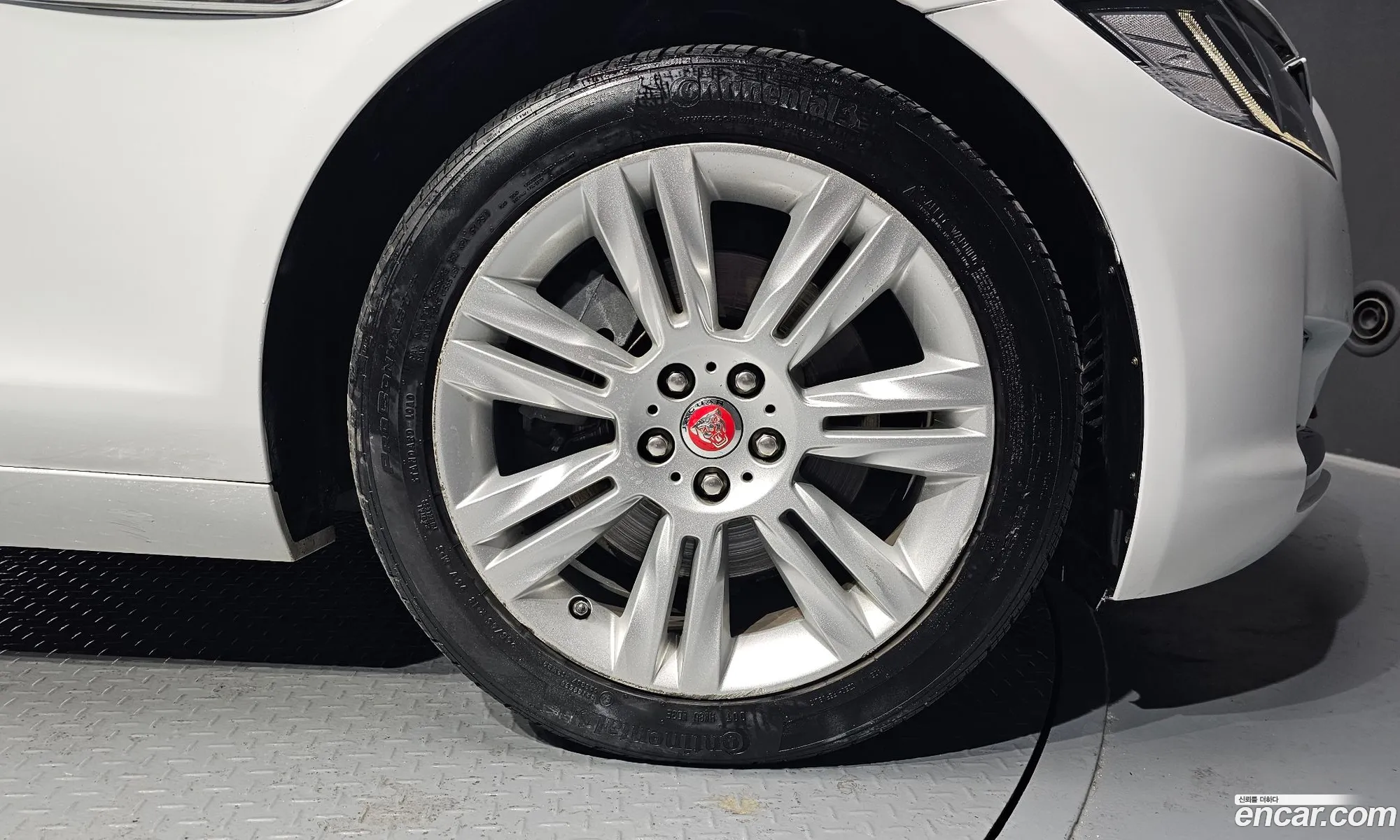 Jaguar XF 2016 SAJBB4BN1HCY35250 — 9