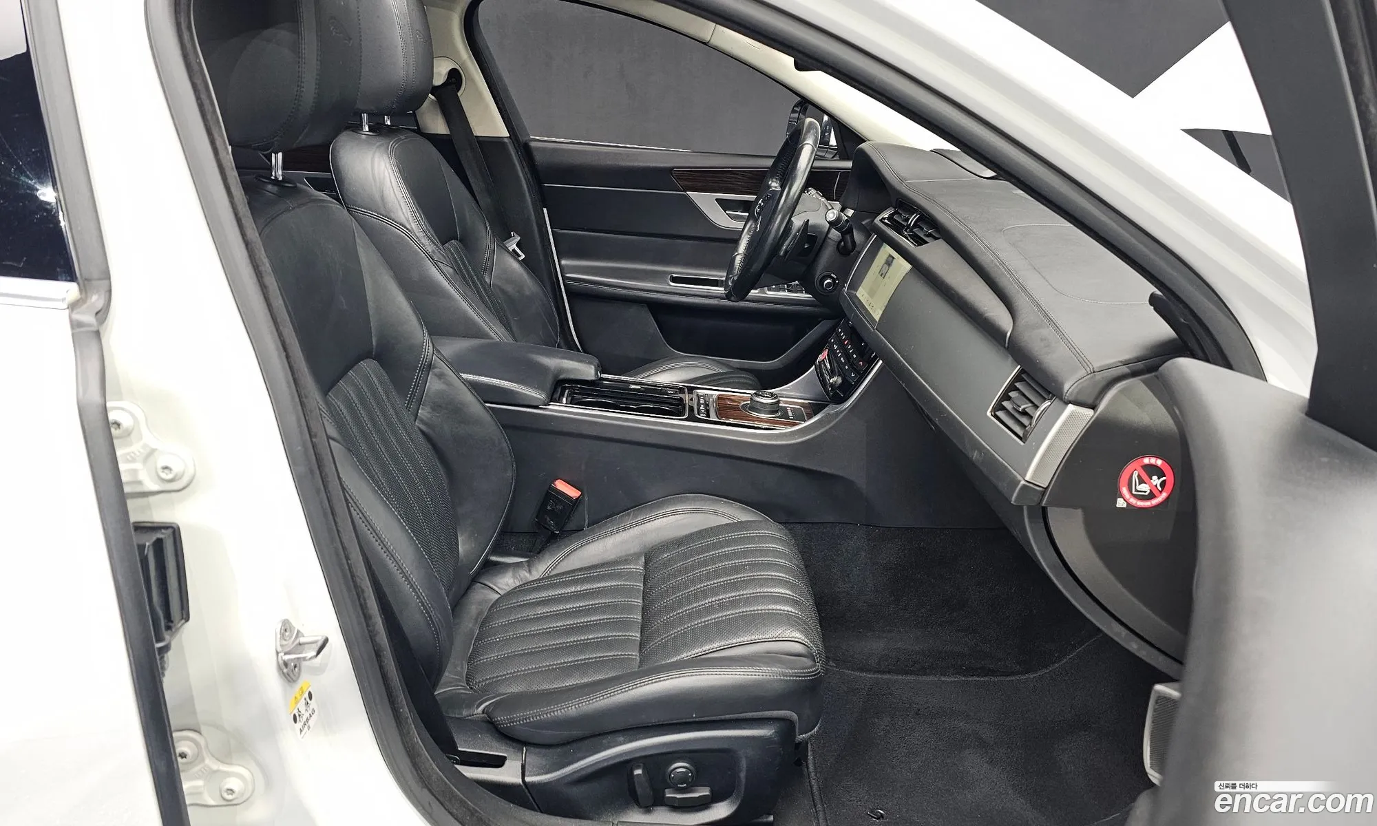 Jaguar XF 2016 SAJBB4BN1HCY35250 — 13