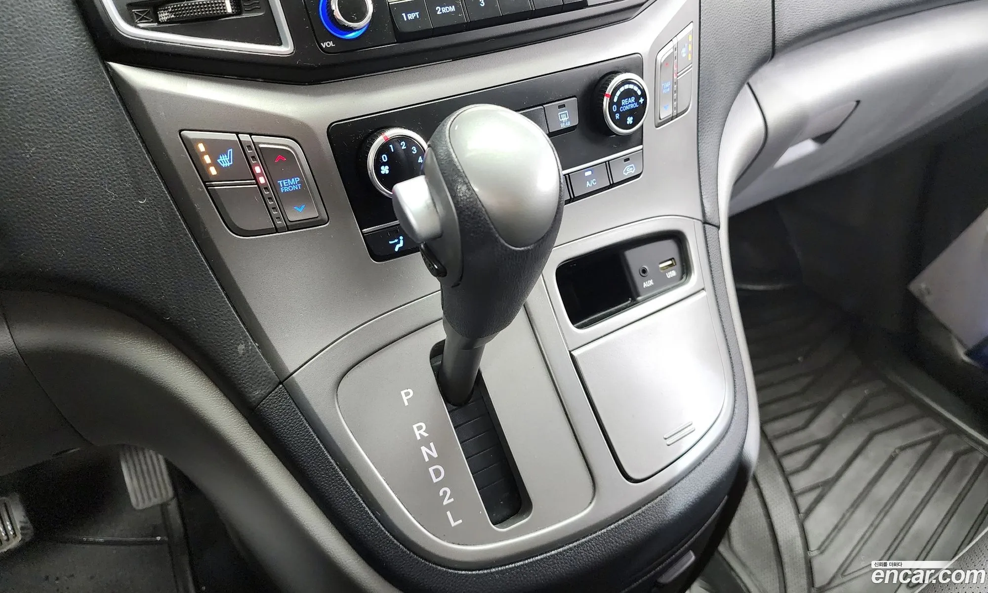 Hyundai Grand Starex 2017 — 12