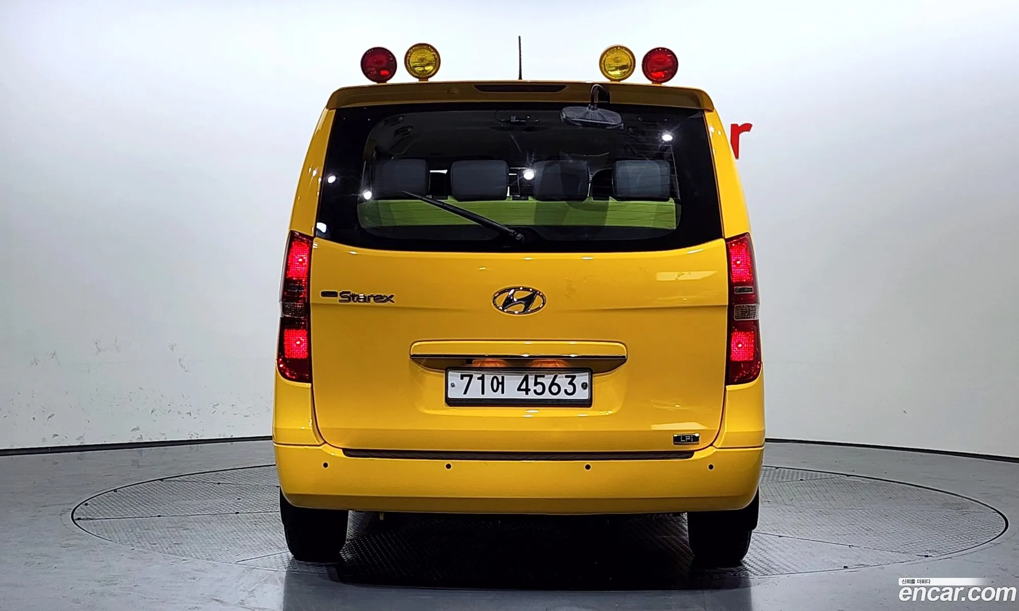 Hyundai Grand Starex 2017 — 16