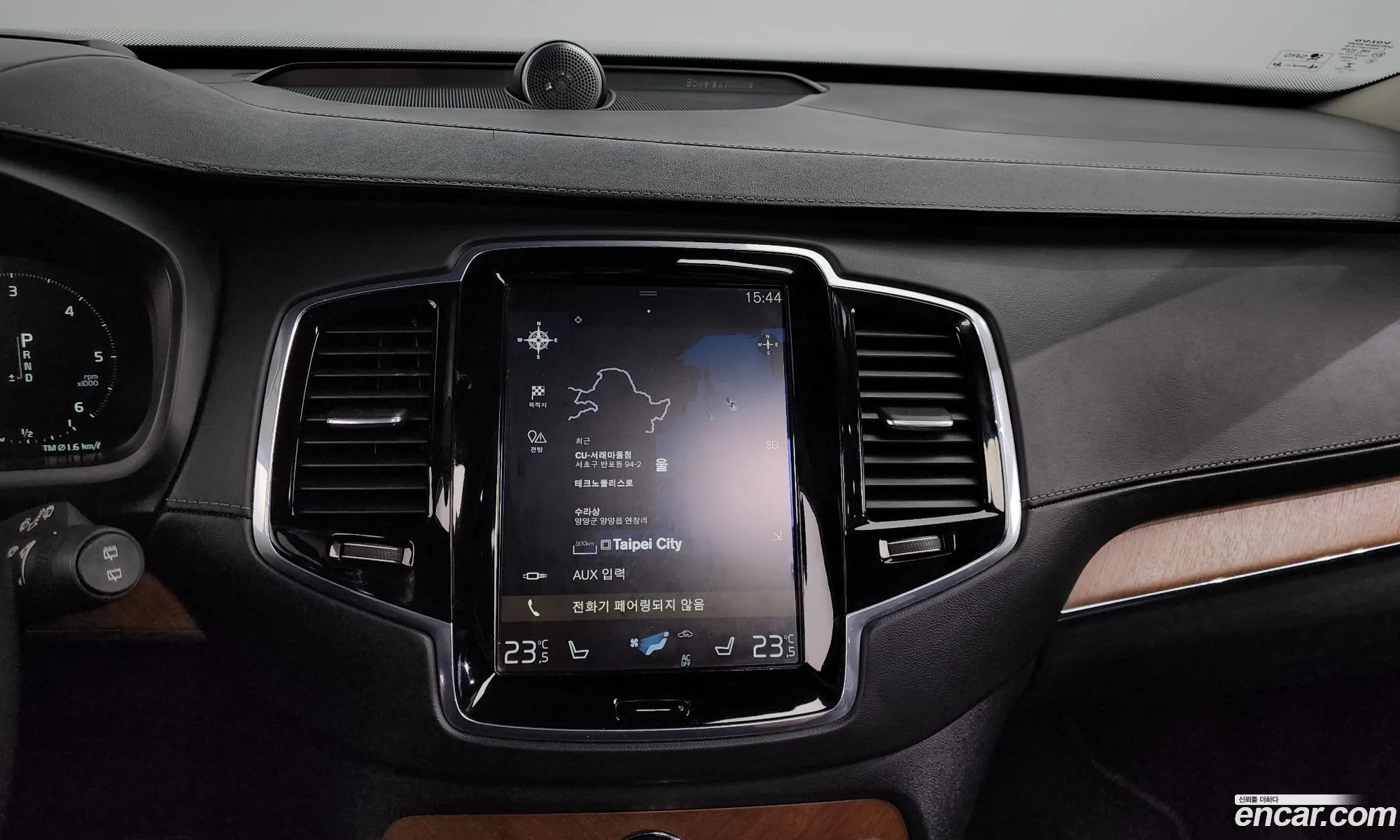 Volvo XC90 2017 YV1LF68BCH1164482 — 16