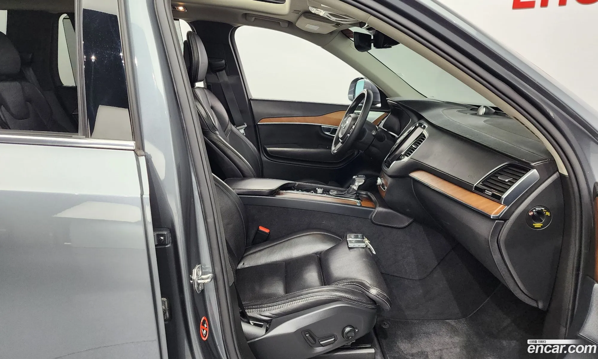 Volvo XC90 2017 YV1LF68BCH1164482 — 13