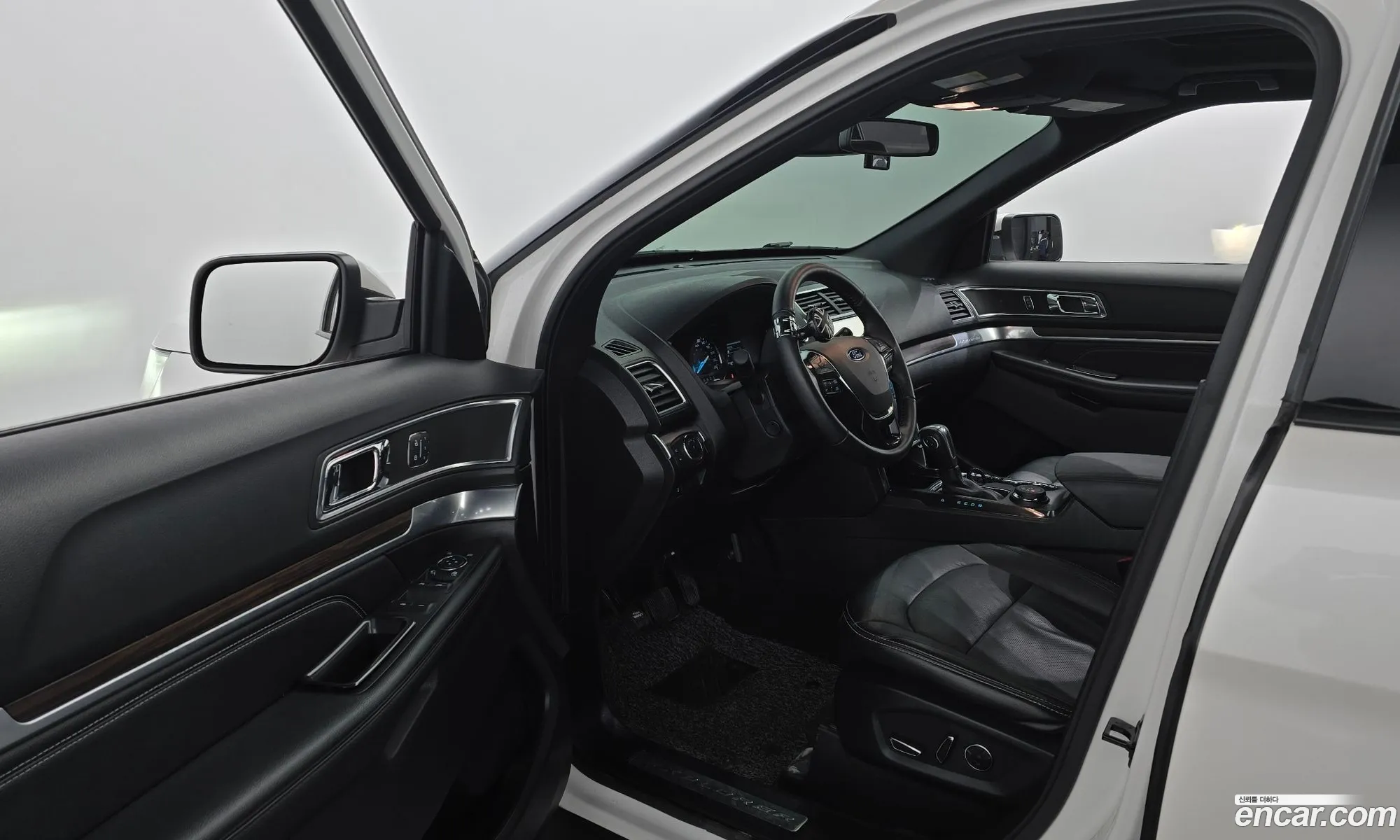 Ford Explorer 2018 1FM5K8FH1JGB72621 — 16