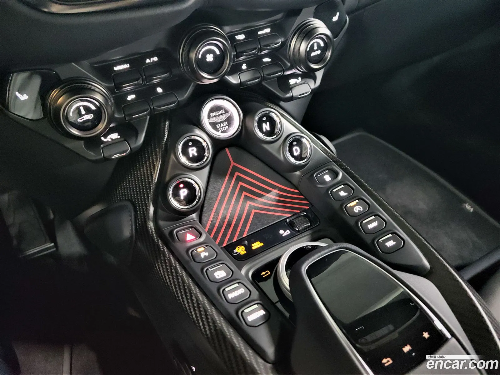 Aston Martin Vantage 2022 — 14