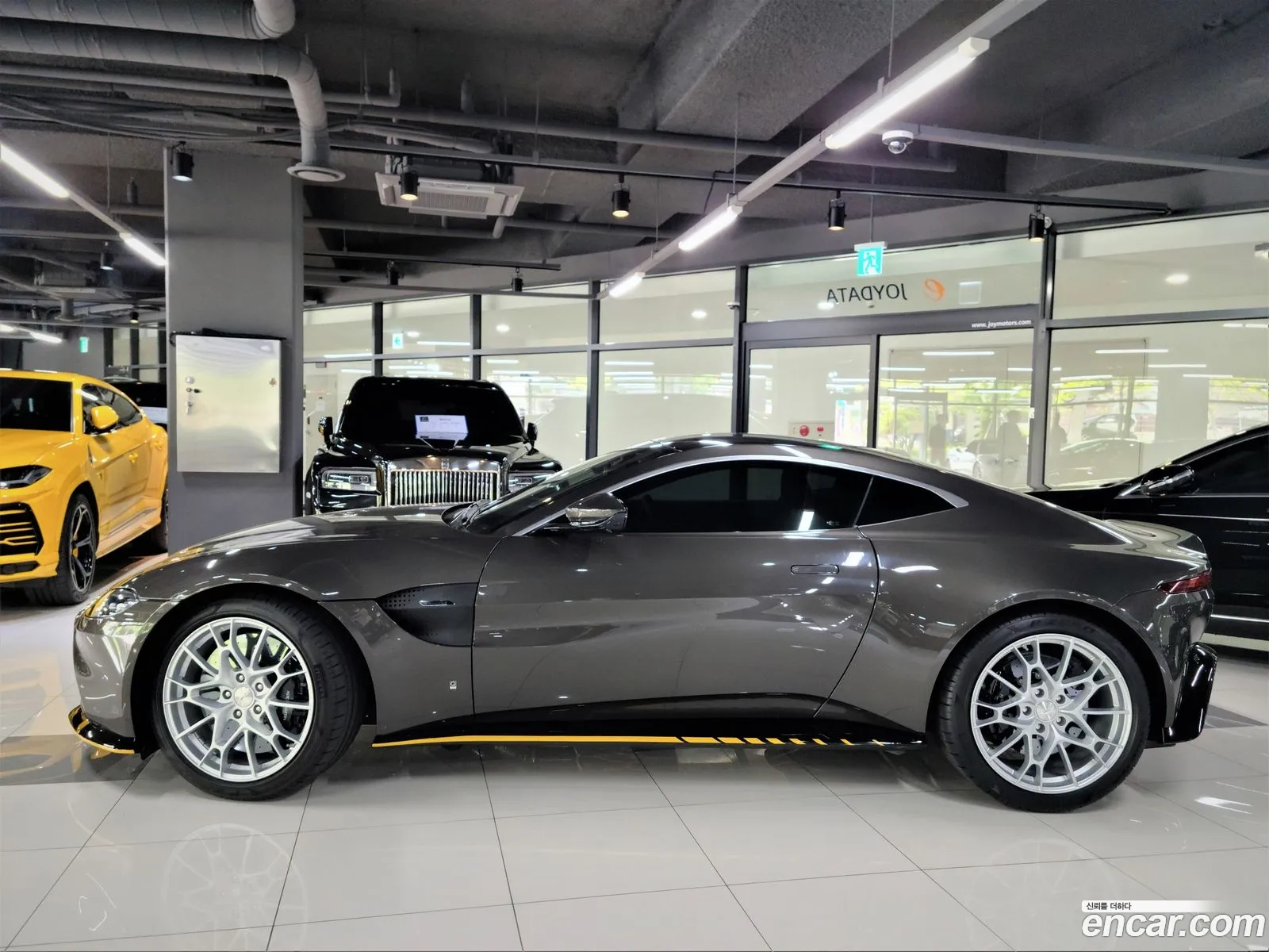 Aston Martin Vantage 2022 — 13