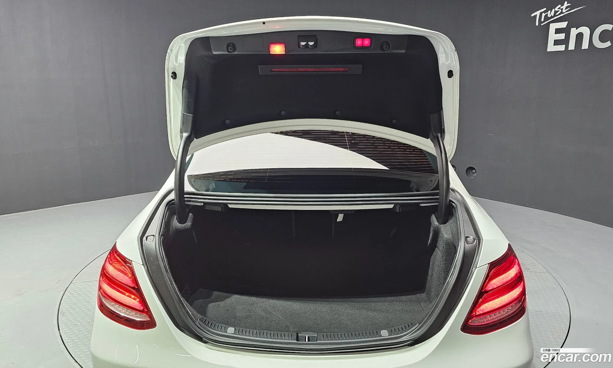 Mercedes-Benz E-Class W213 2017 WDDZF4KB3HA200541 — 9