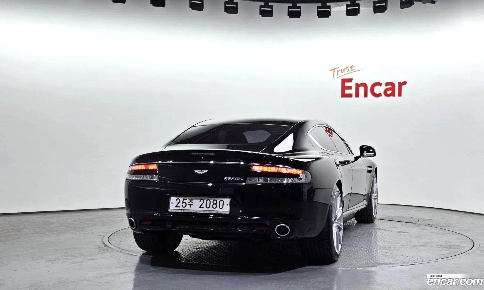 Aston Martin Rapide 2010 — 11