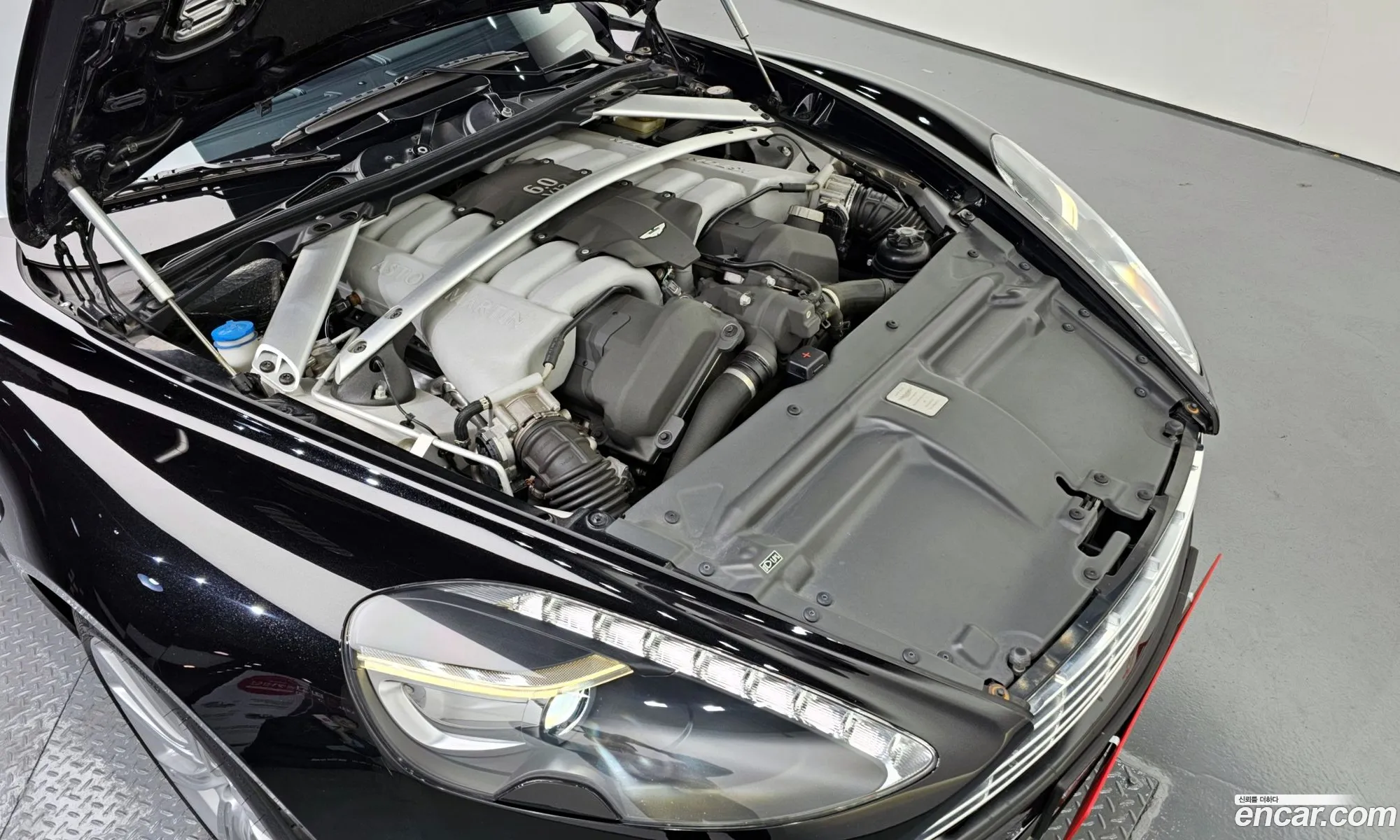 Aston Martin Rapide 2010 — 12