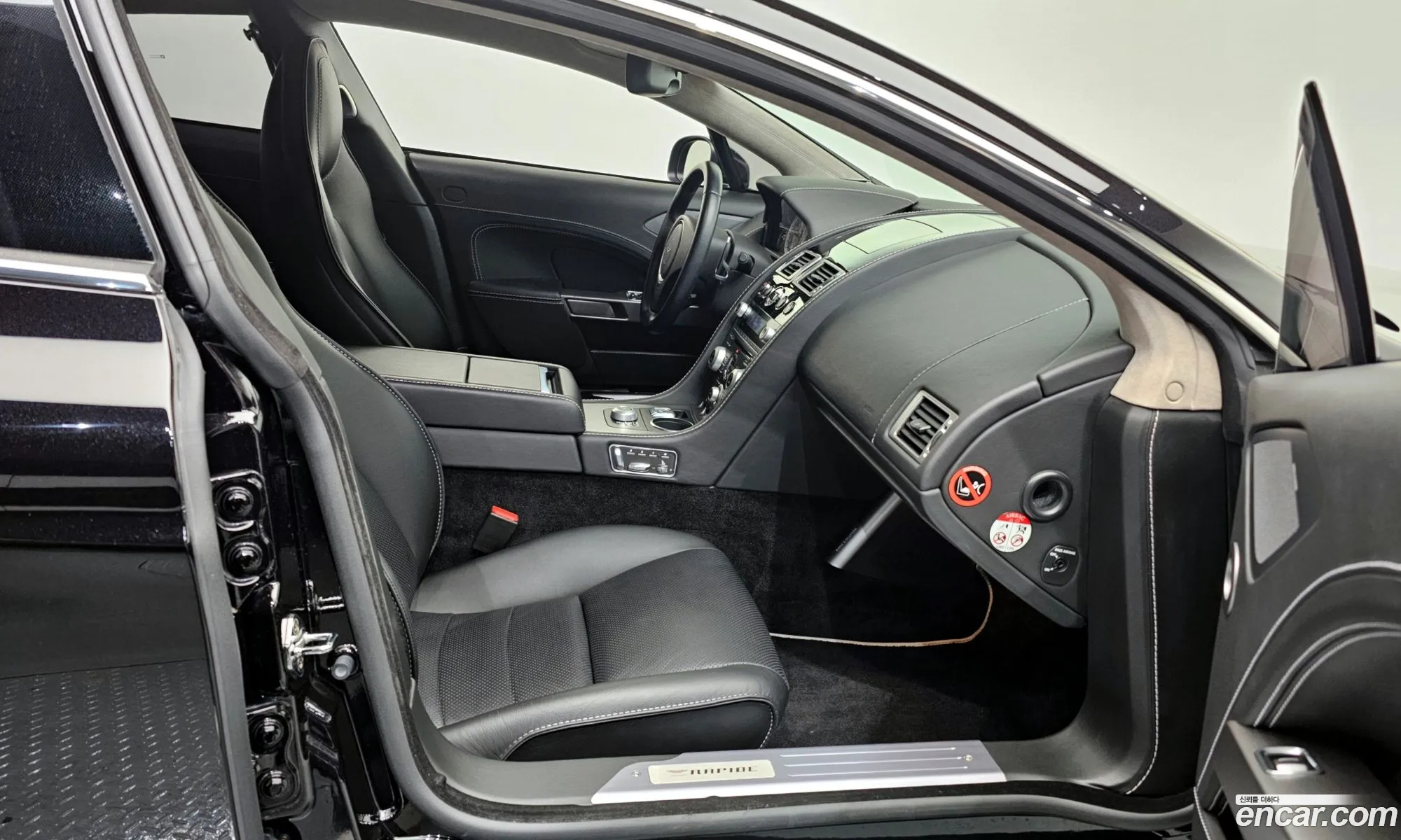 Aston Martin Rapide 2010 — 7