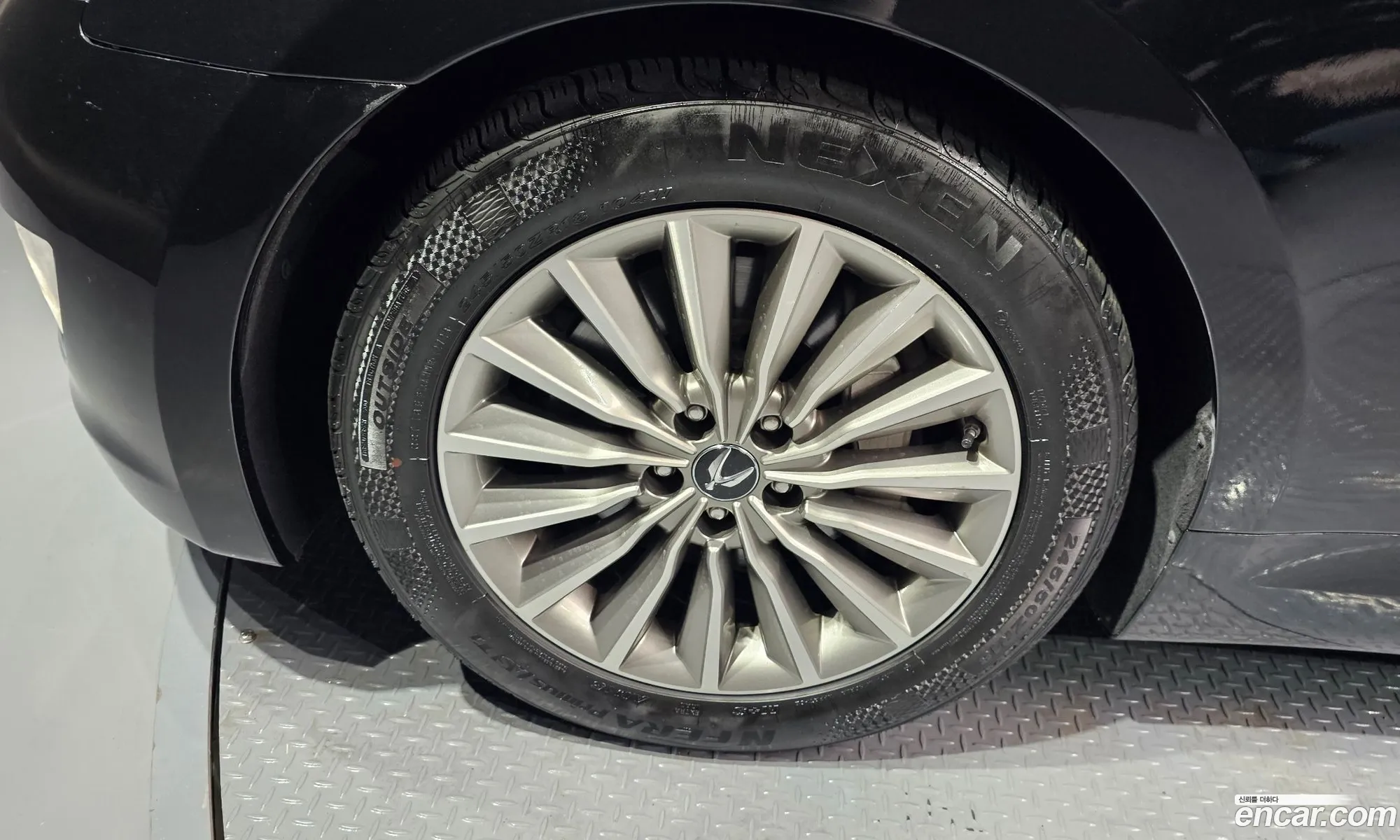 Hyundai Equus 2013 — 17