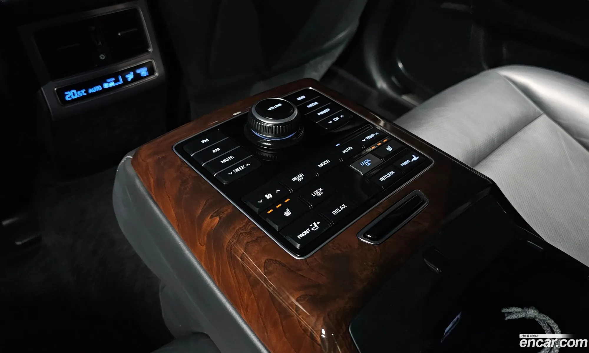 Hyundai Equus 2013 — 13