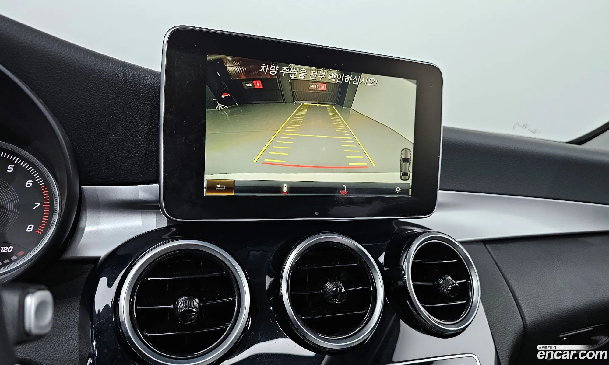 Mercedes-Benz C-Class W205 2018 — 17