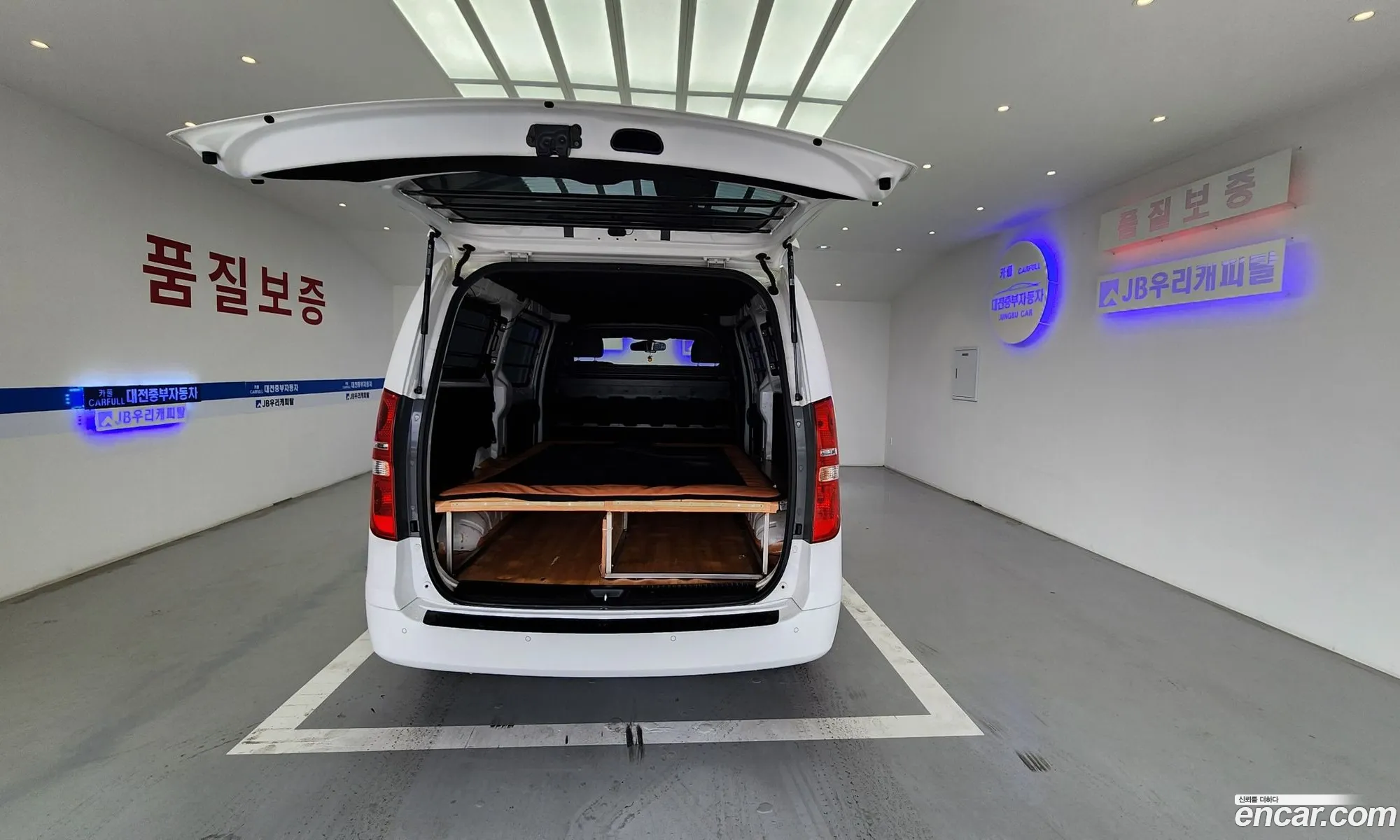 Hyundai Grand Starex 2014 — 17